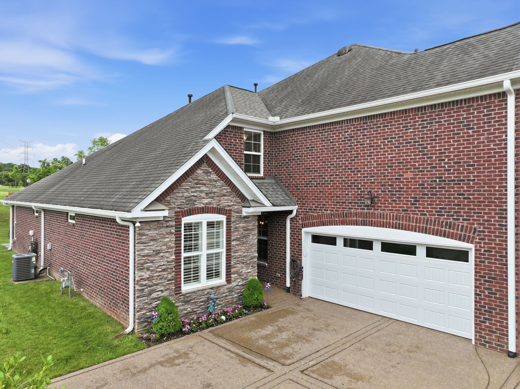 1010 Larkwood Dr, Hermitage, TN 37076