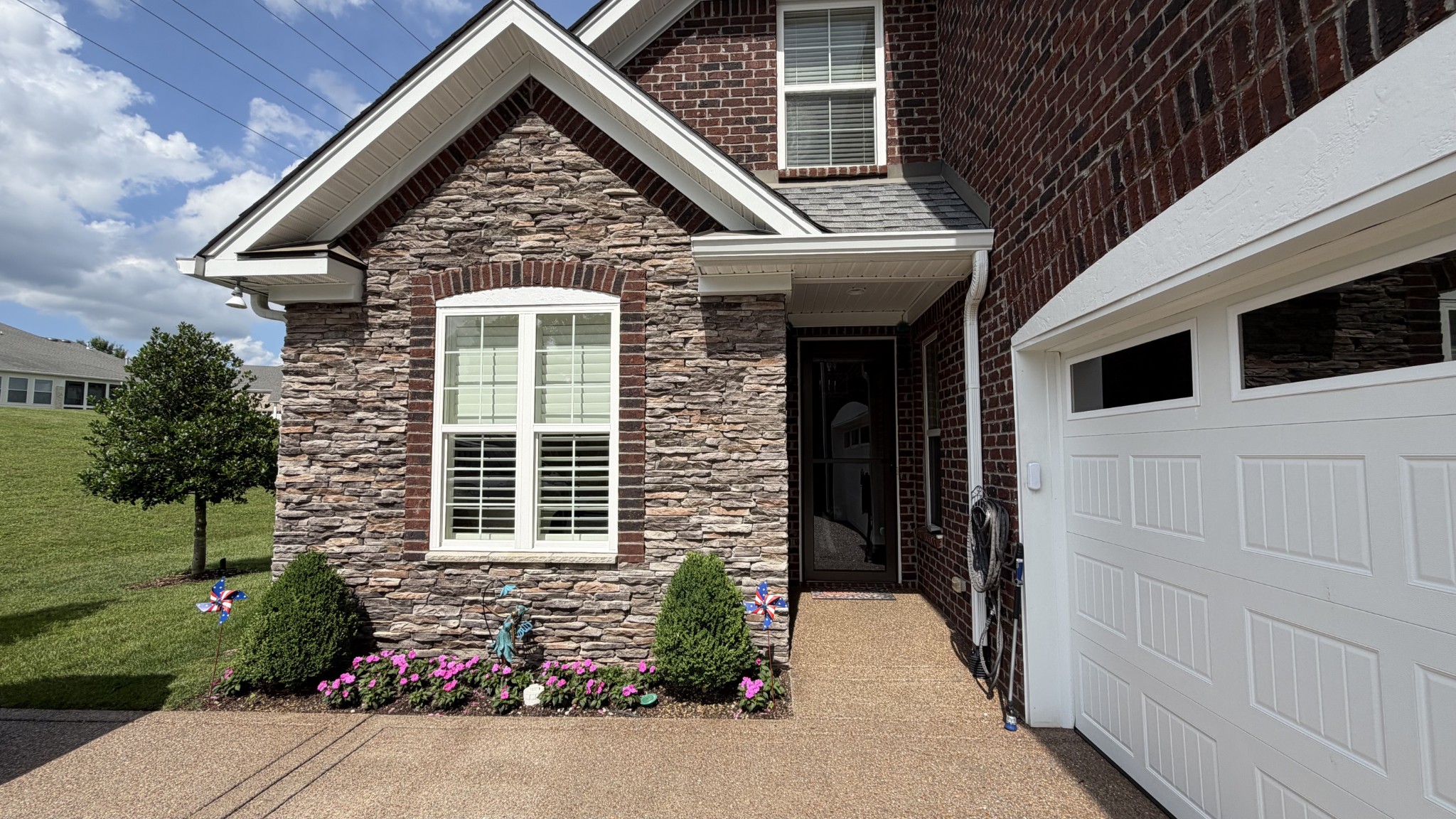 1010 Larkwood Dr, Hermitage, TN 37076