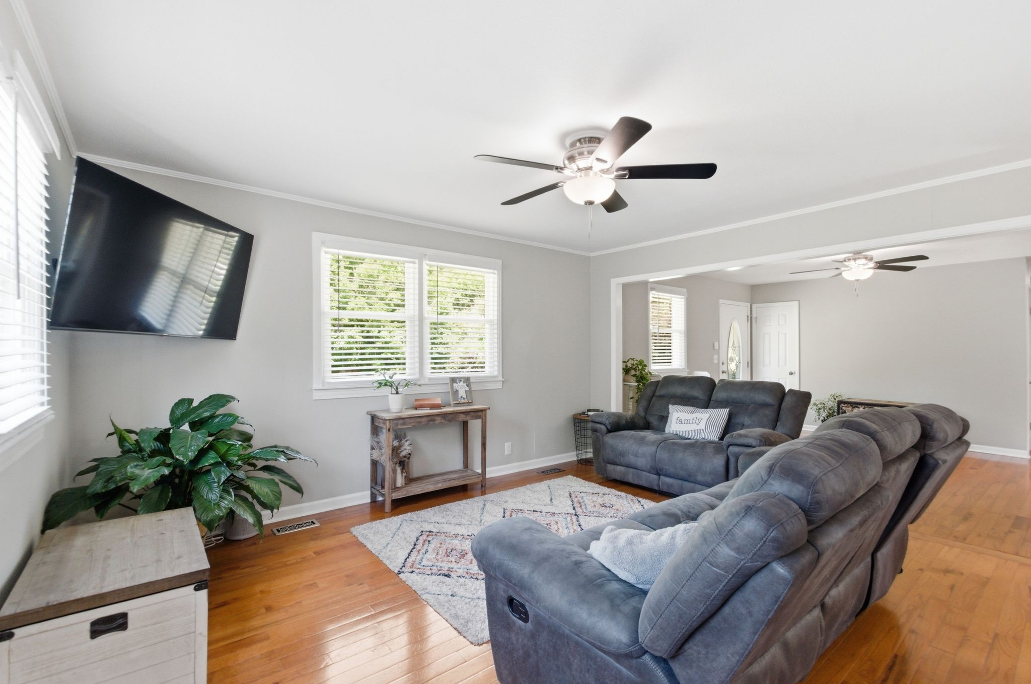 307 S Hummingbird Ln, Dickson, TN 37055