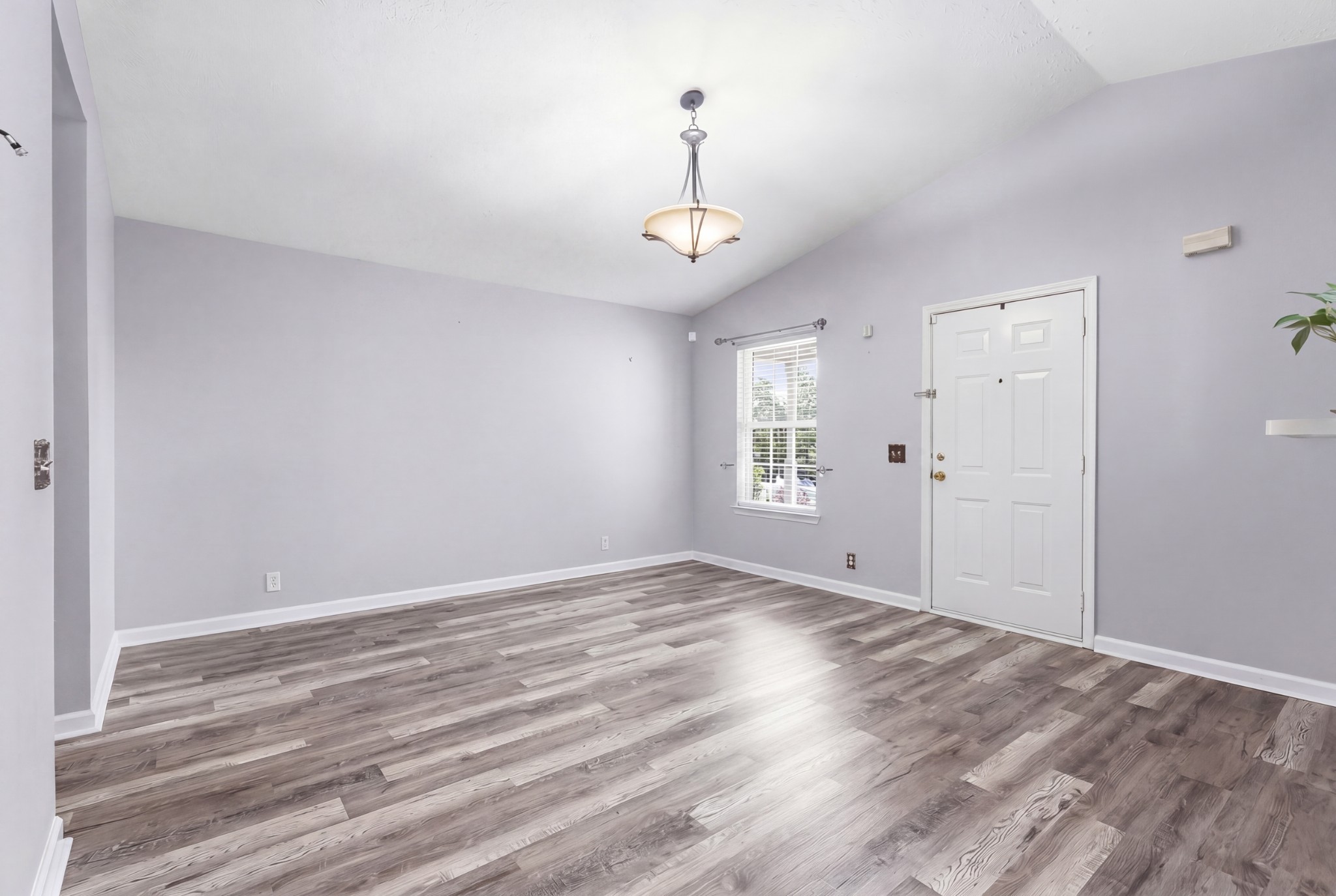 1541 James Gafford Dr, La Vergne, TN 37086