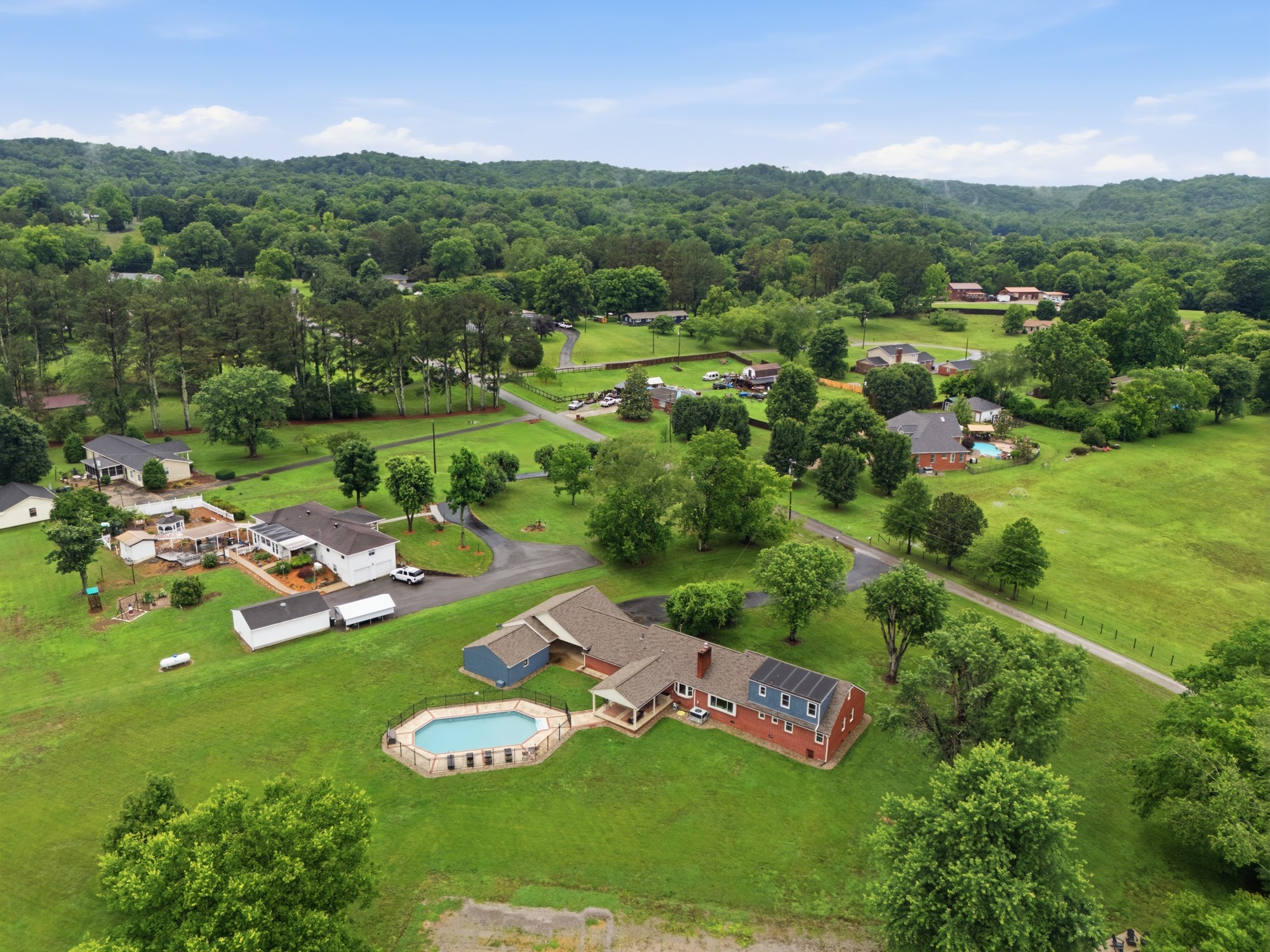 1108 Lakeview Dr, Ashland City, TN 37015