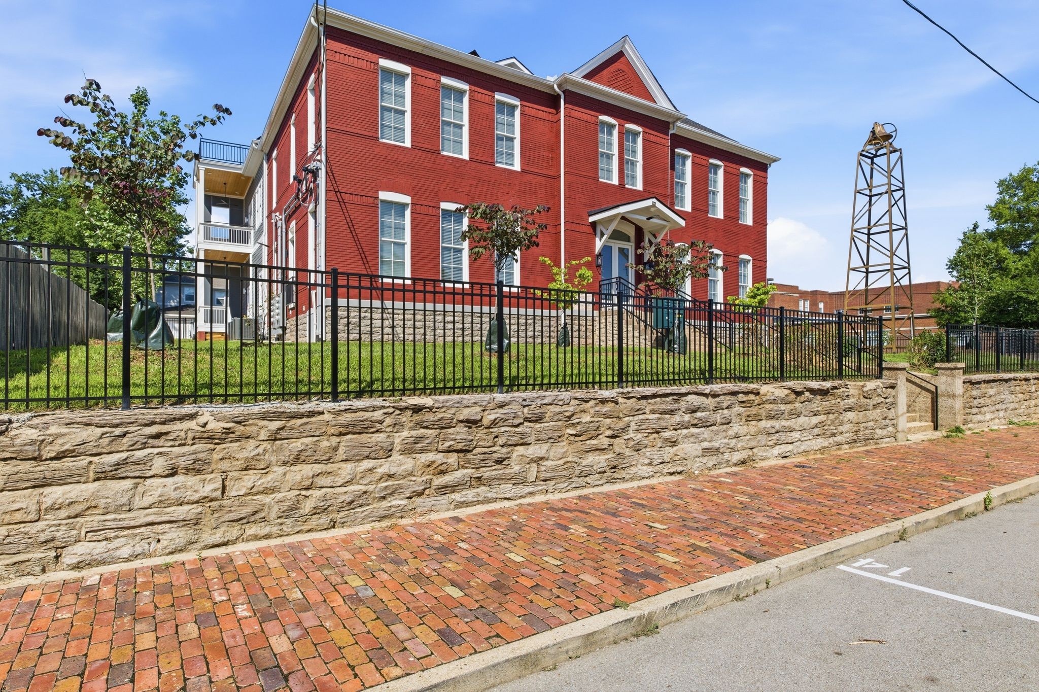 1600 10th Ave N #102, Nashville, TN 37208