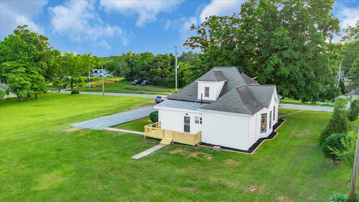 141 N Russell St, Portland, TN 37148