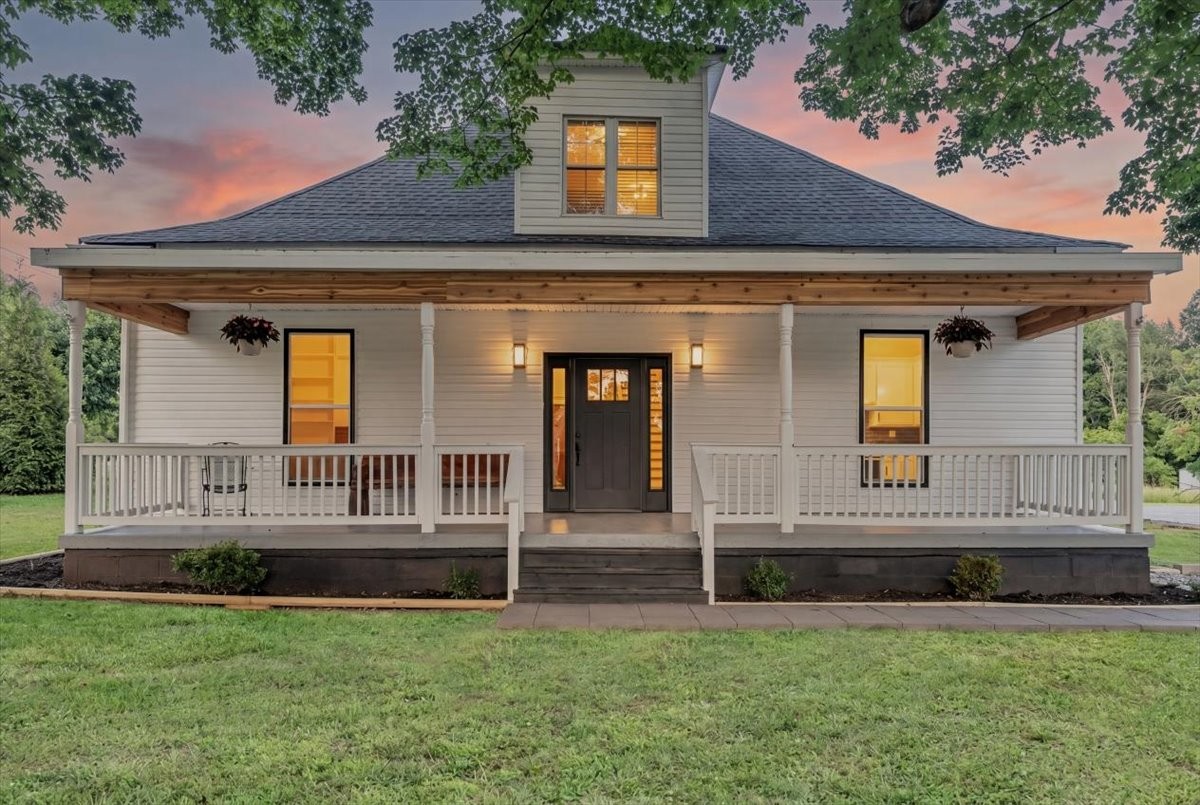 141 N Russell St, Portland, TN 37148