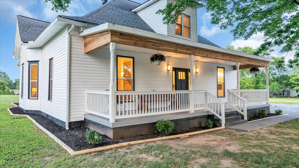 141 N Russell St, Portland, TN 37148