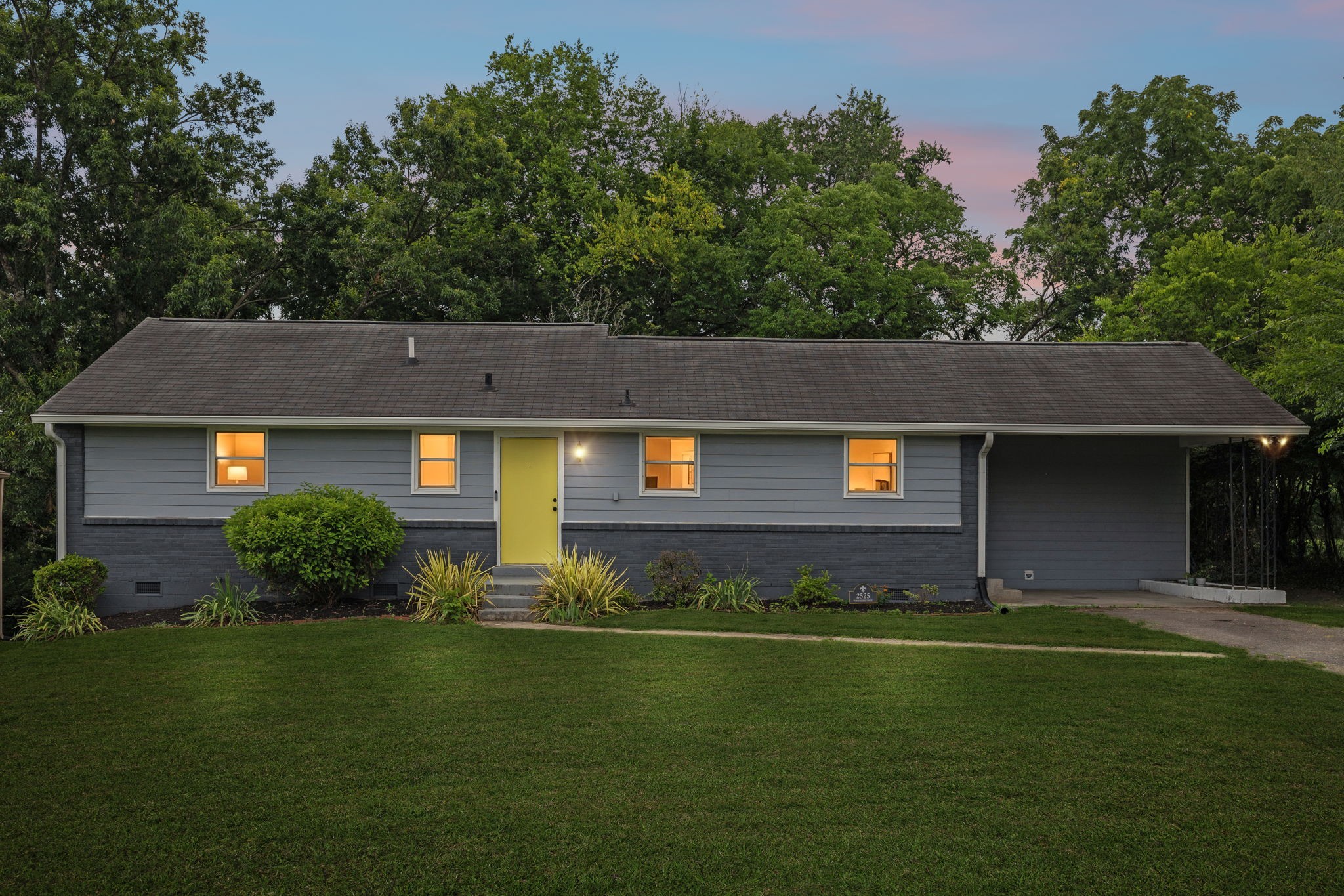 2525 Woodberry Dr, Nashville, TN 37214
