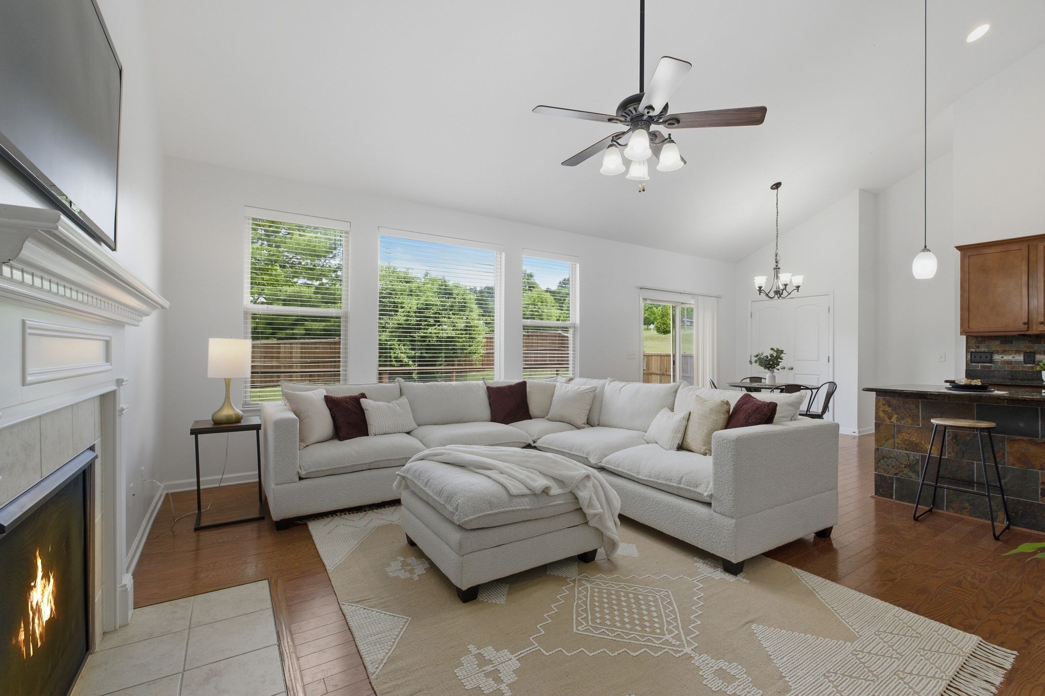 7637 Kemberton Dr E, Nolensville, TN 37135
