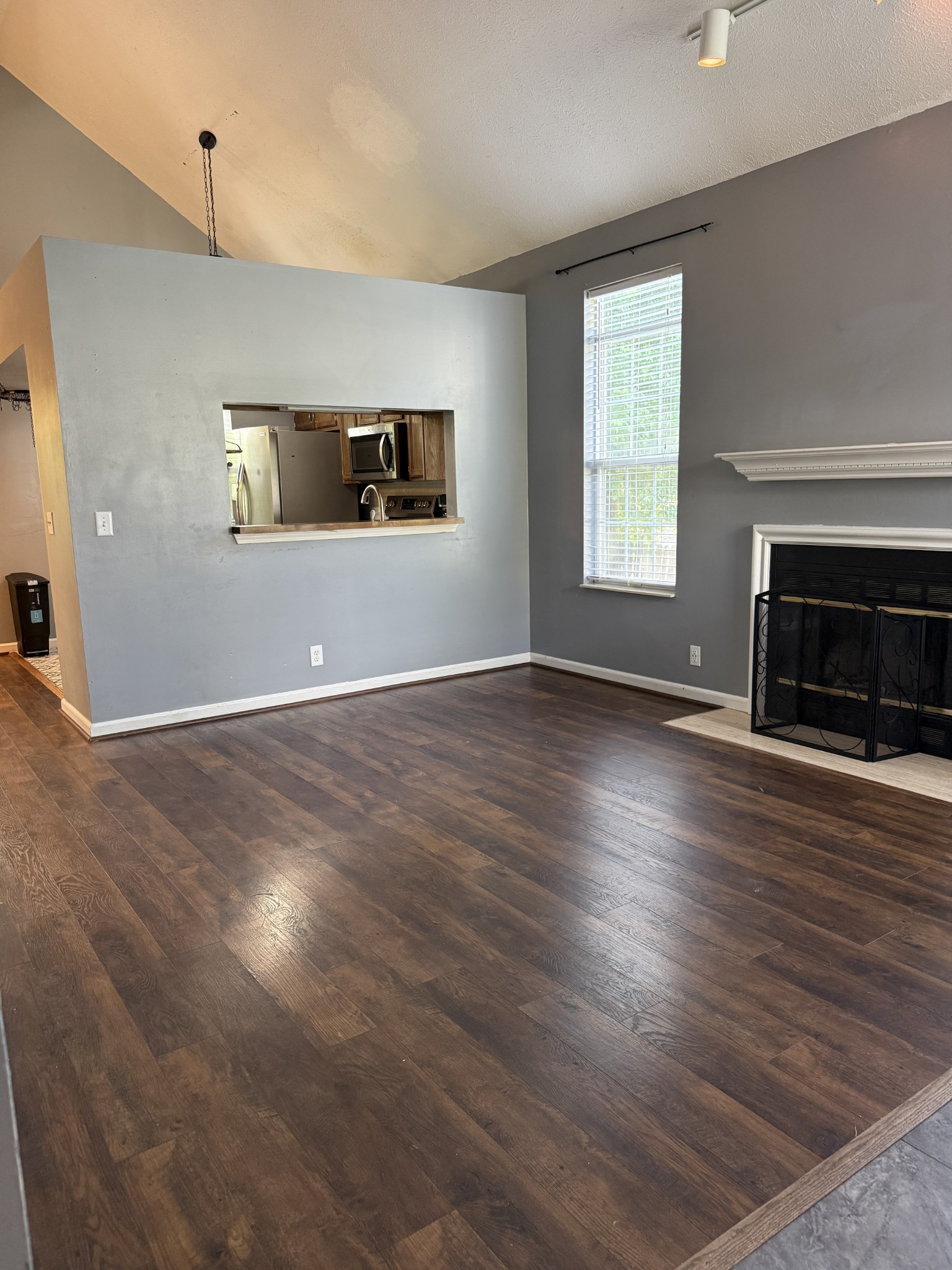 1011 Lassiter Dr, Goodlettsville, TN 37072