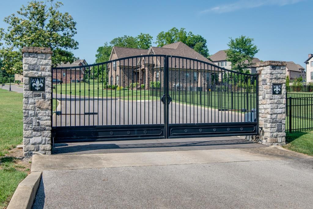 127 Waters Hill Cir, Lebanon, TN 37087