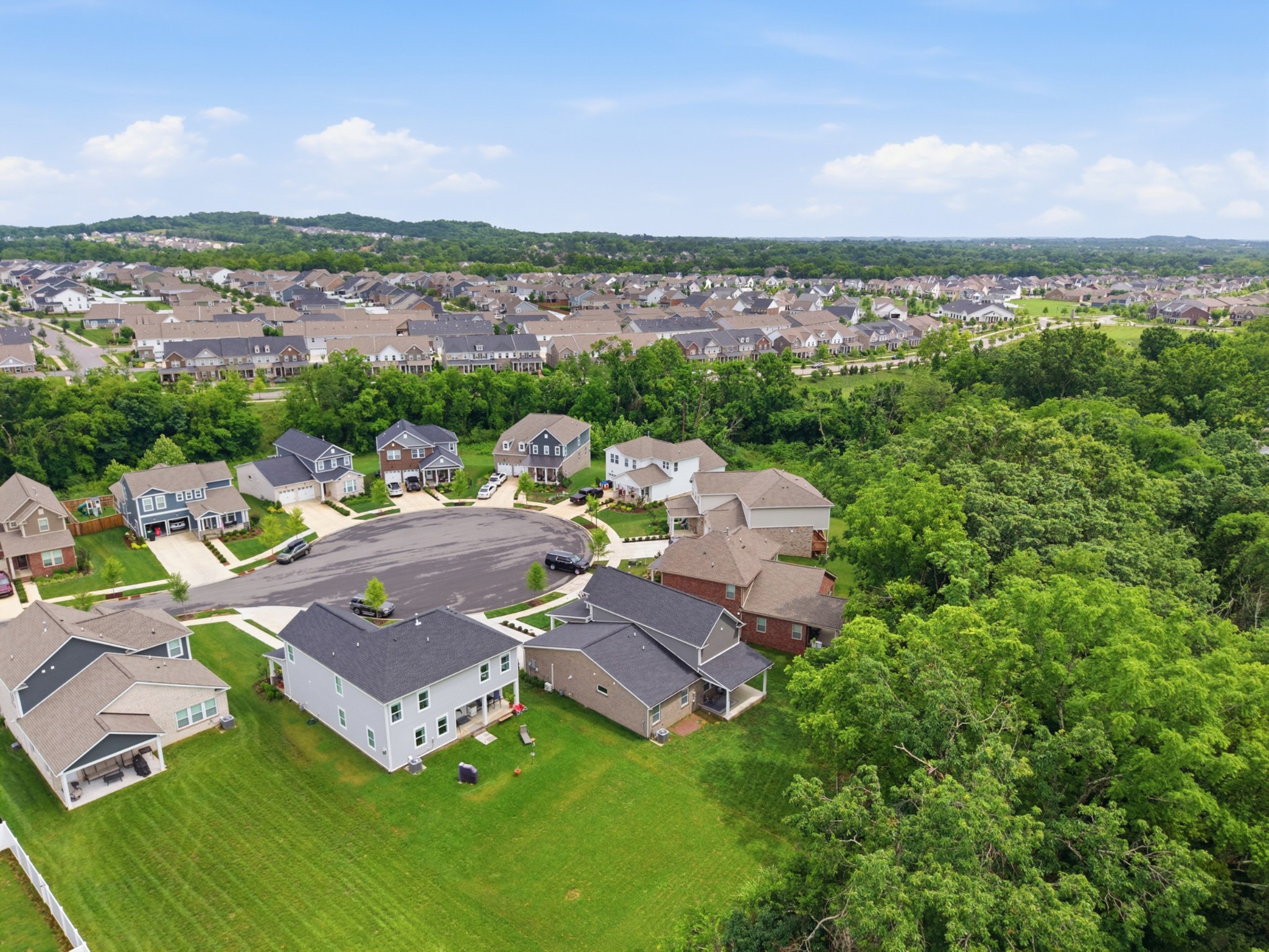 878 Nightingale Ave, Hendersonville, TN 37075