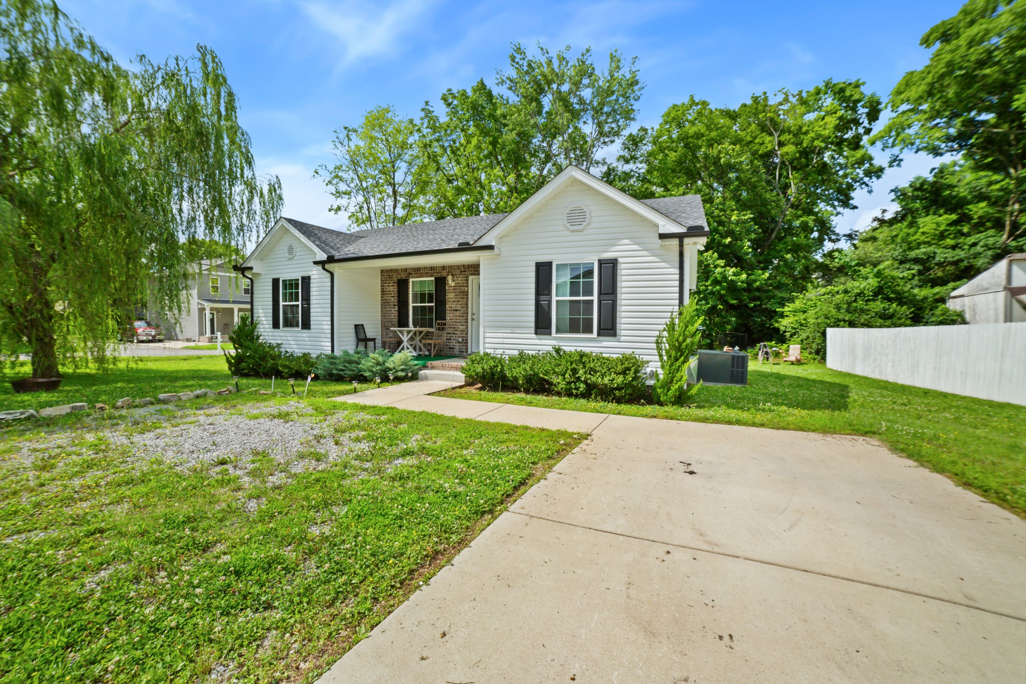 1804 Park St, Springfield, TN 37172
