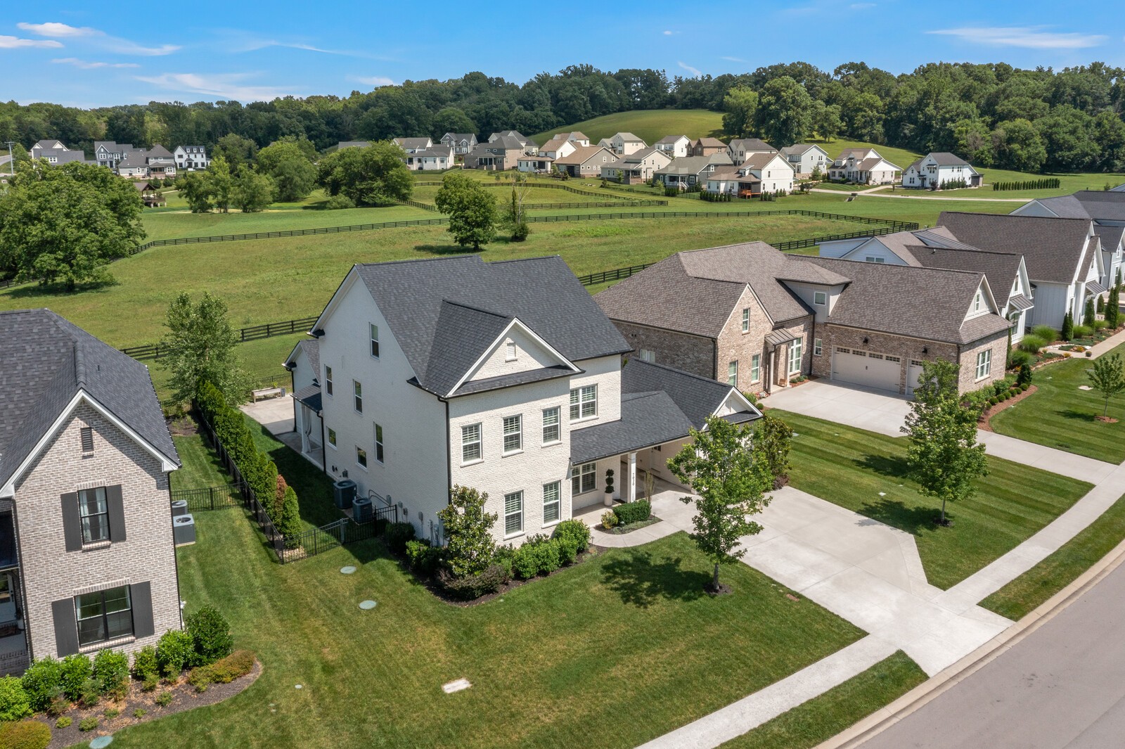 7020 Vineyard Valley Dr, College Grove, TN 37046
