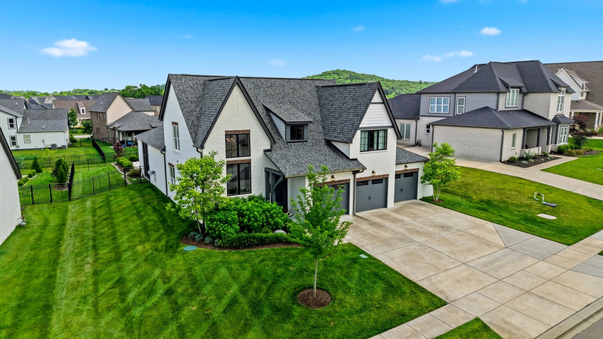 7068 Balcolm Ct, College Grove, TN 37046