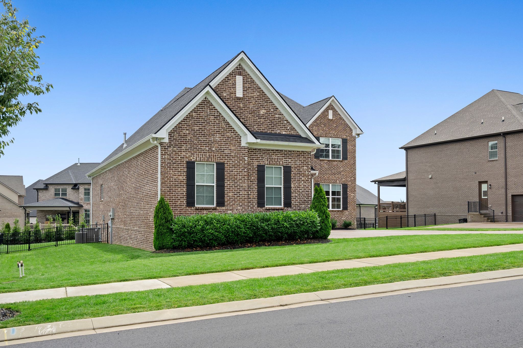 1005 Keeneland Dr, Gallatin, TN 37066