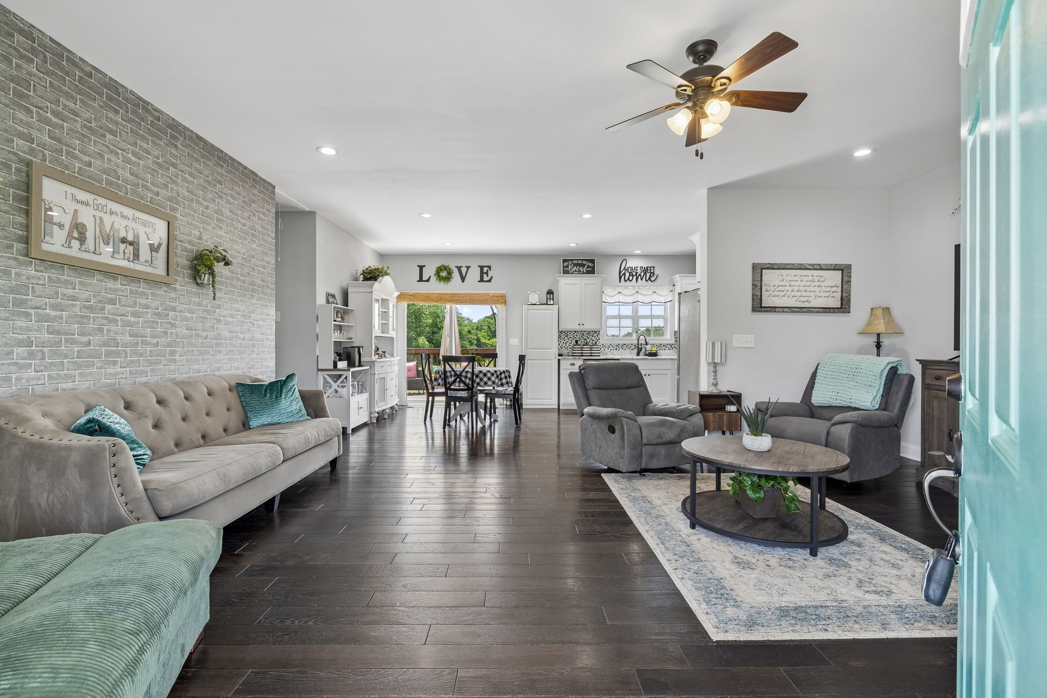 583 New Deal Potts Rd, Cottontown, TN 37048