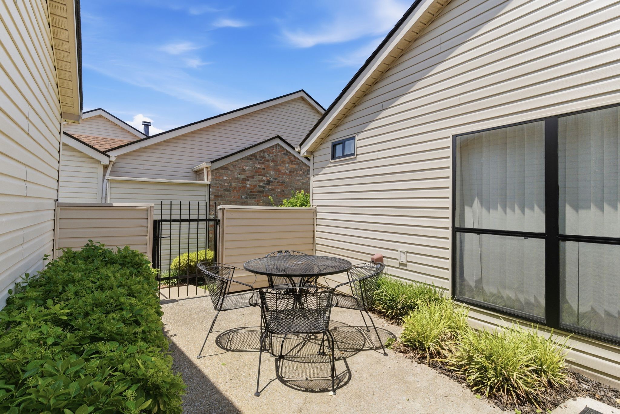 301 Laurel Hill Dr, Old Hickory, TN 37138