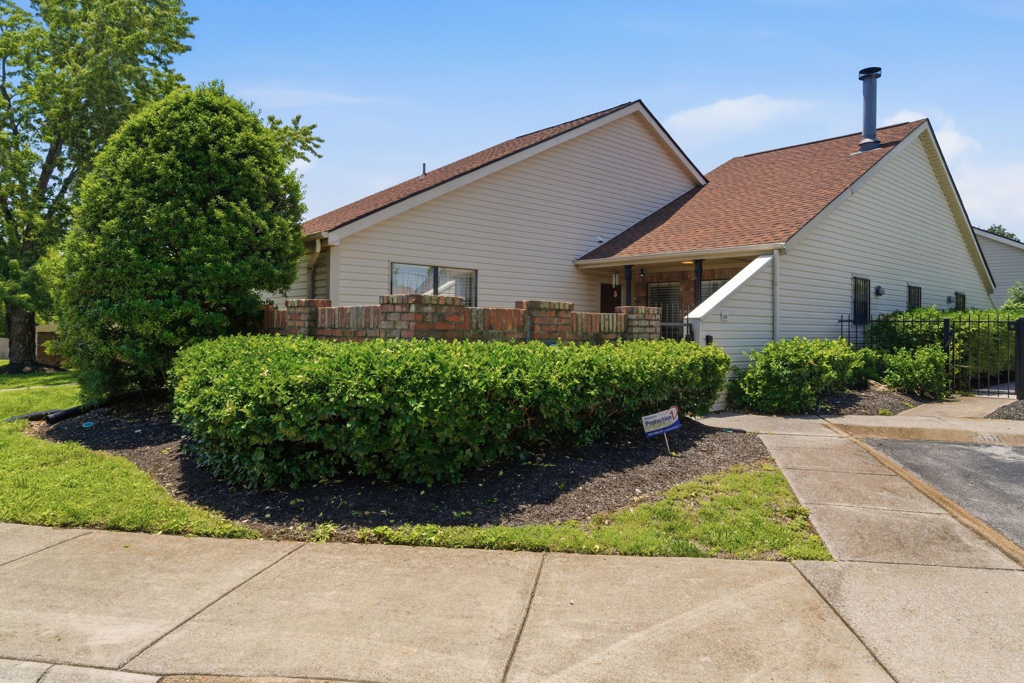 301 Laurel Hill Dr, Old Hickory, TN 37138