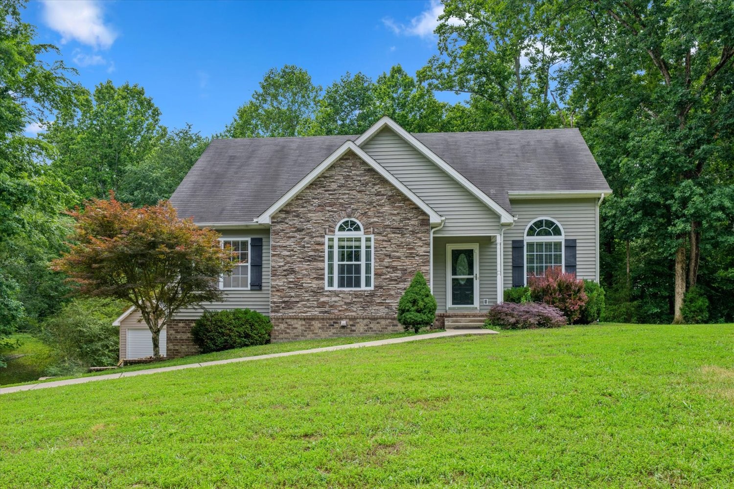 506 Daugherty Ln, Burns, TN 37029