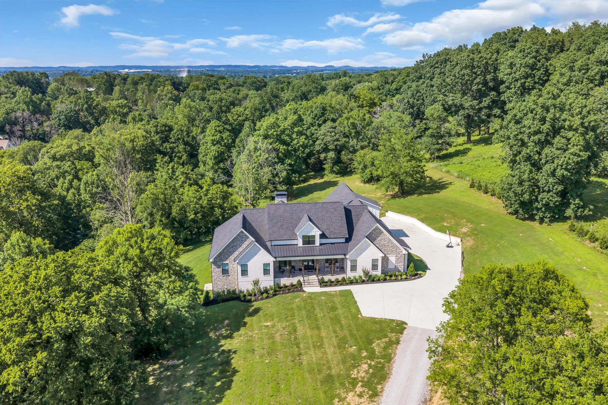 1500 Center Star Rd, Columbia, TN 38401