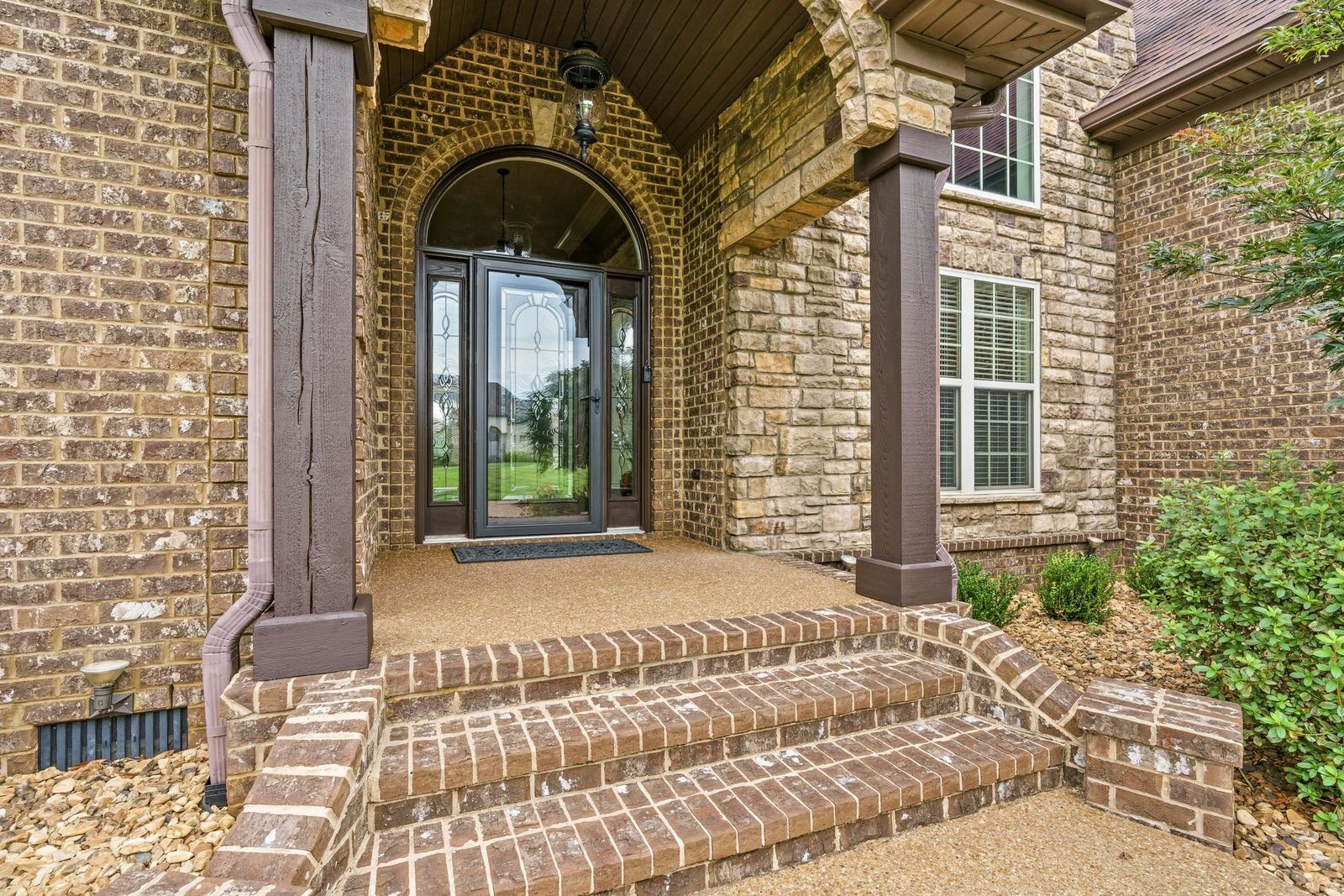 703 Farmington Dr, Lebanon, TN 37087