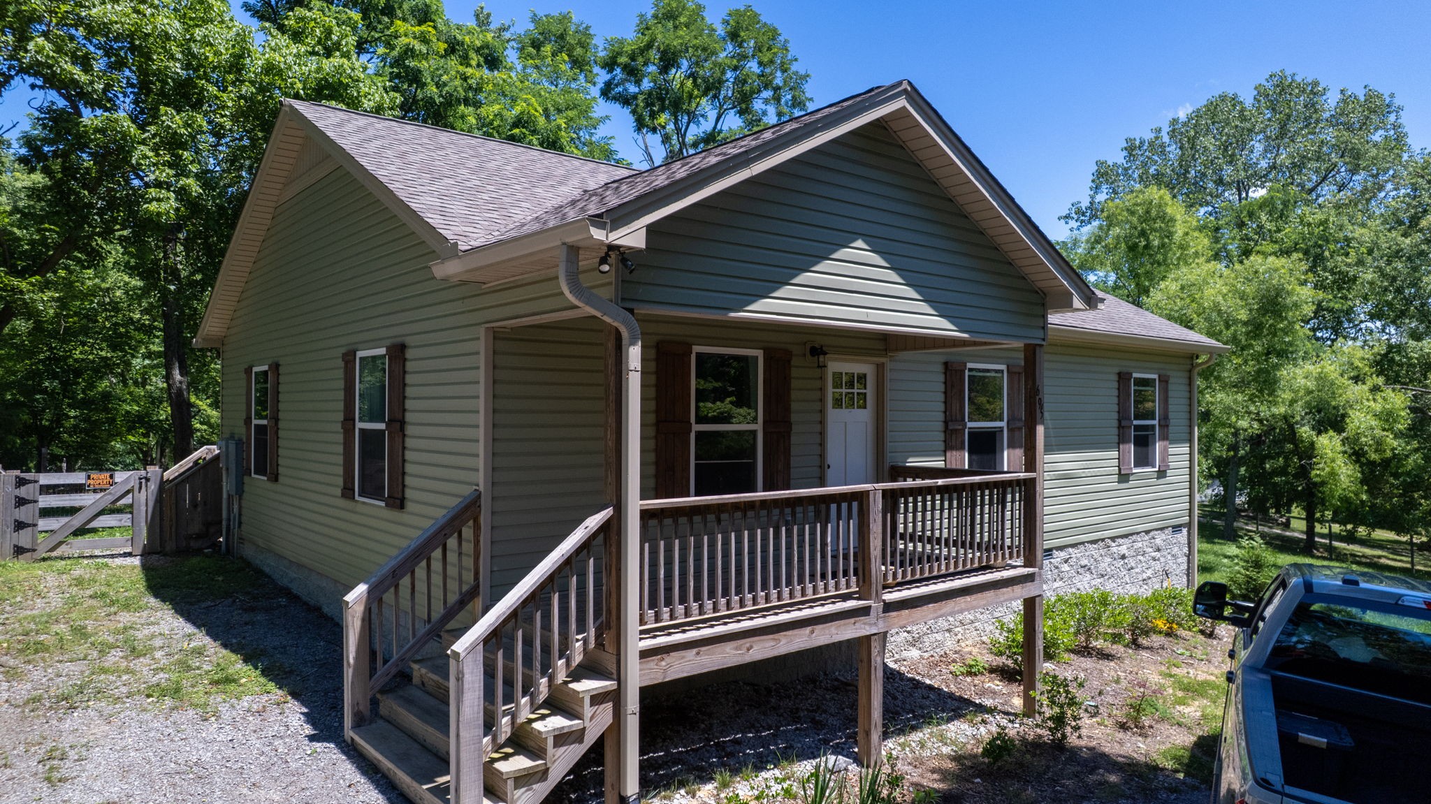 695 Hog Back Ridge Rd, Bethpage, TN 37022