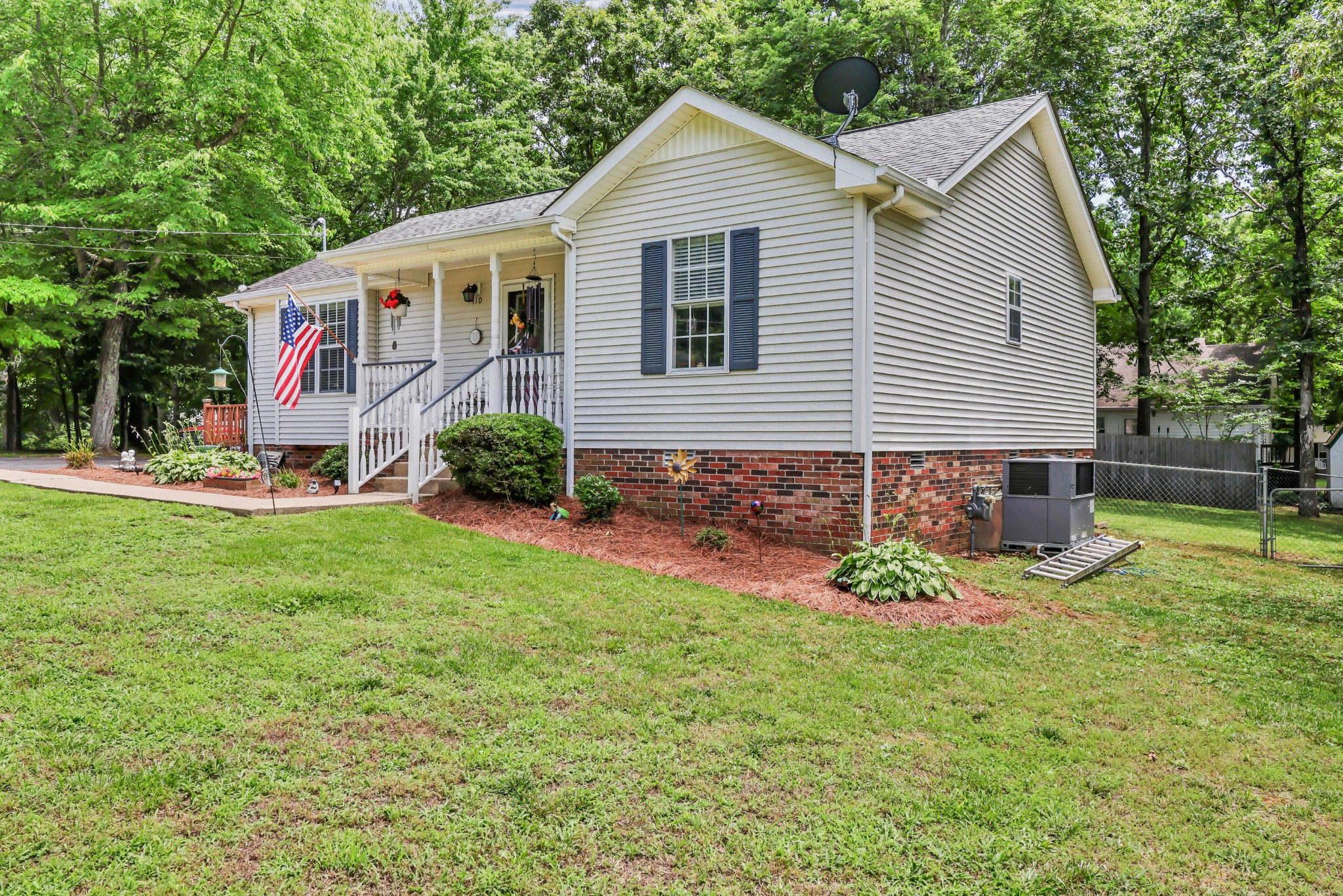 110 Acorn Dr, Dickson, TN 37055