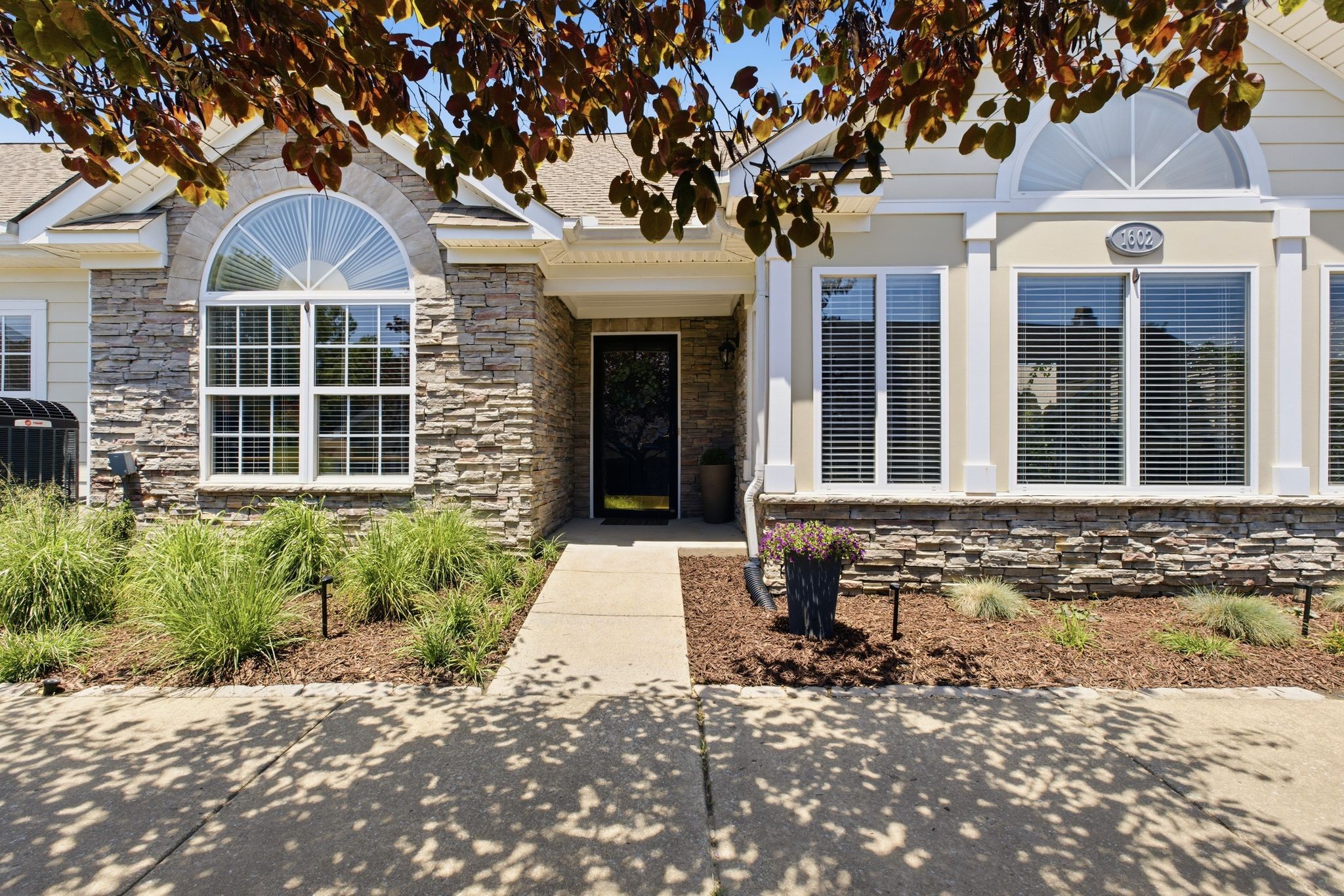 825 Browns Ln #1602, Gallatin, TN 37066