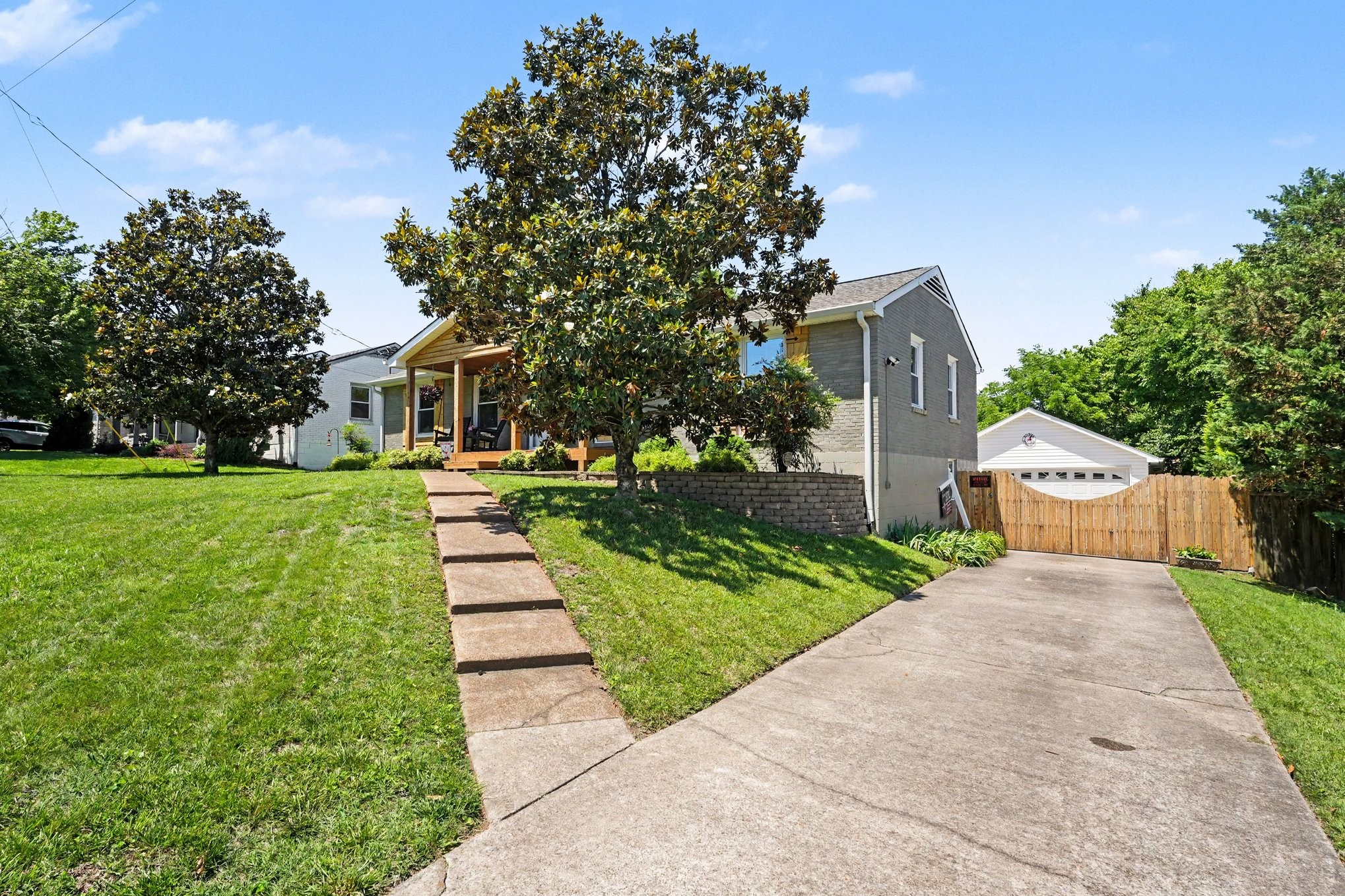 824 Roseview Dr, Nashville, TN 37206