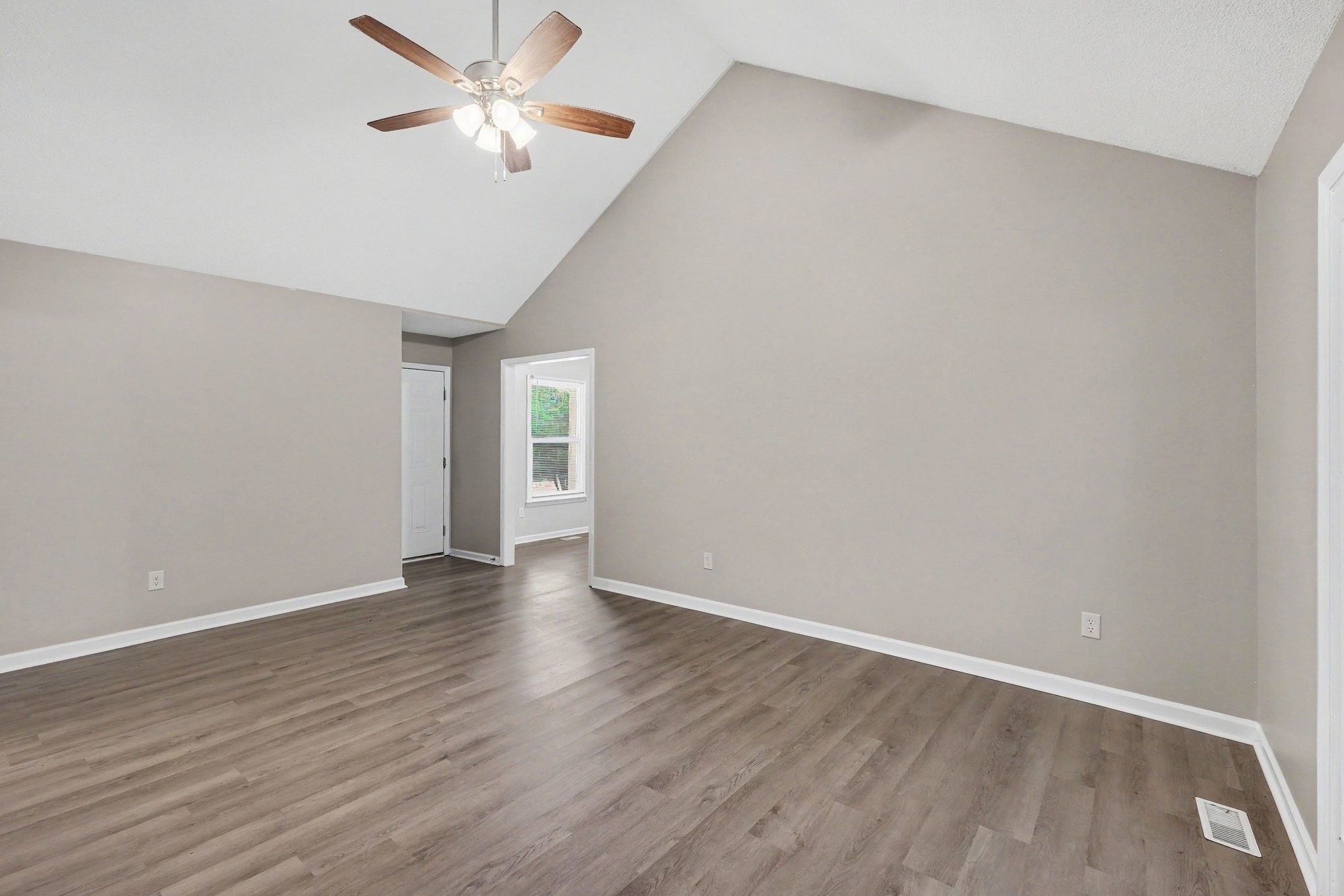 2011 Sugartree Dr, Murfreesboro, TN 37129