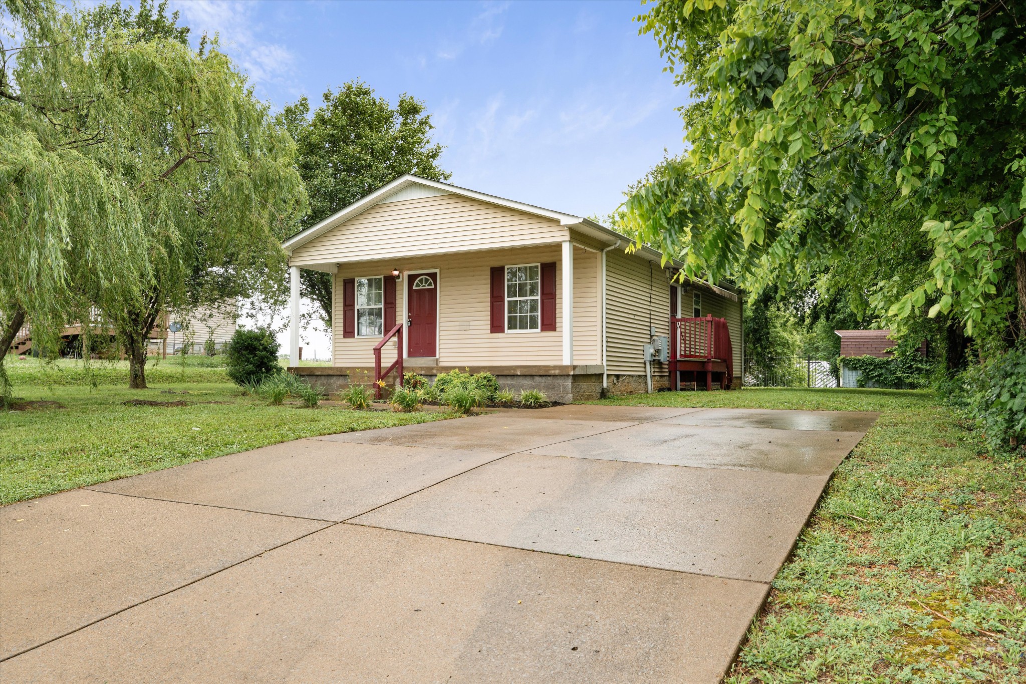 303 15th Ave W, Springfield, TN 37172
