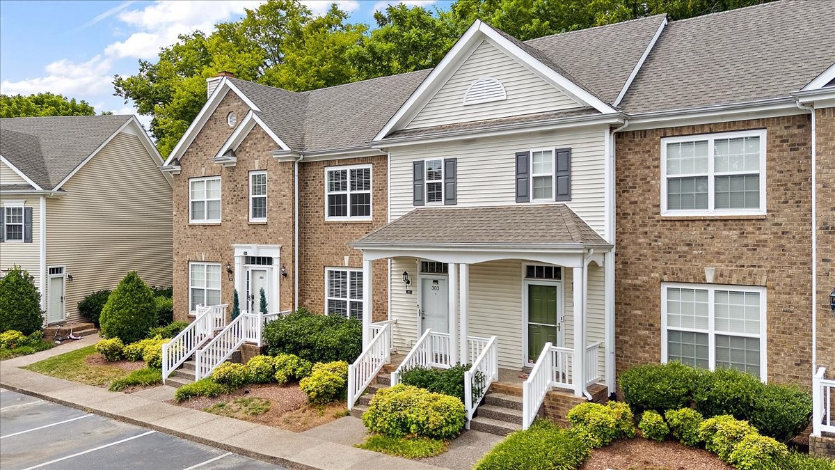 303 Newport Meadows Cir, Thompsons Station, TN 37179