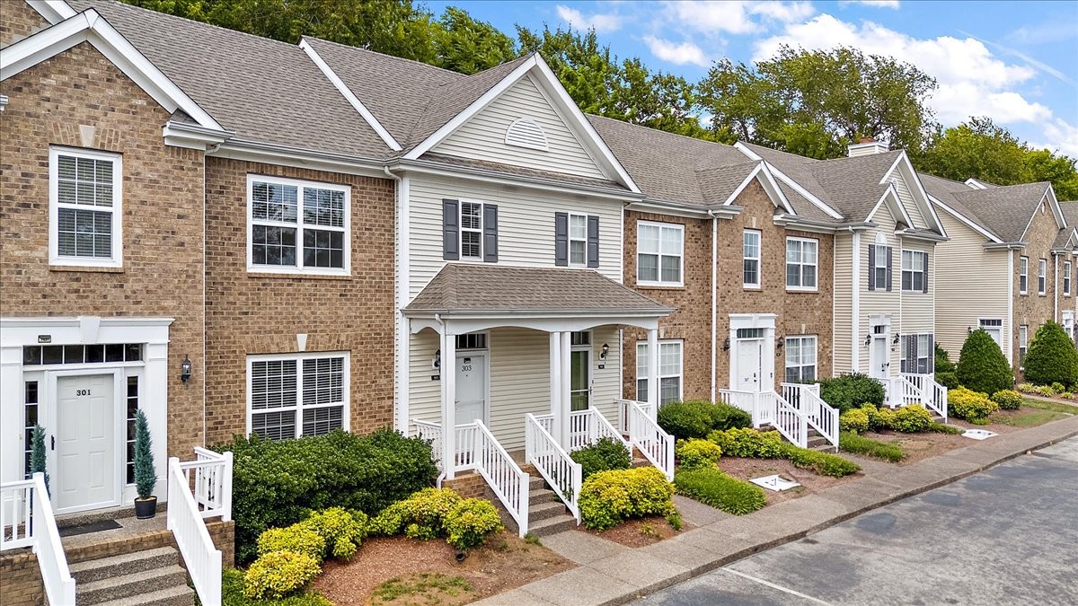 303 Newport Meadows Cir, Thompsons Station, TN 37179