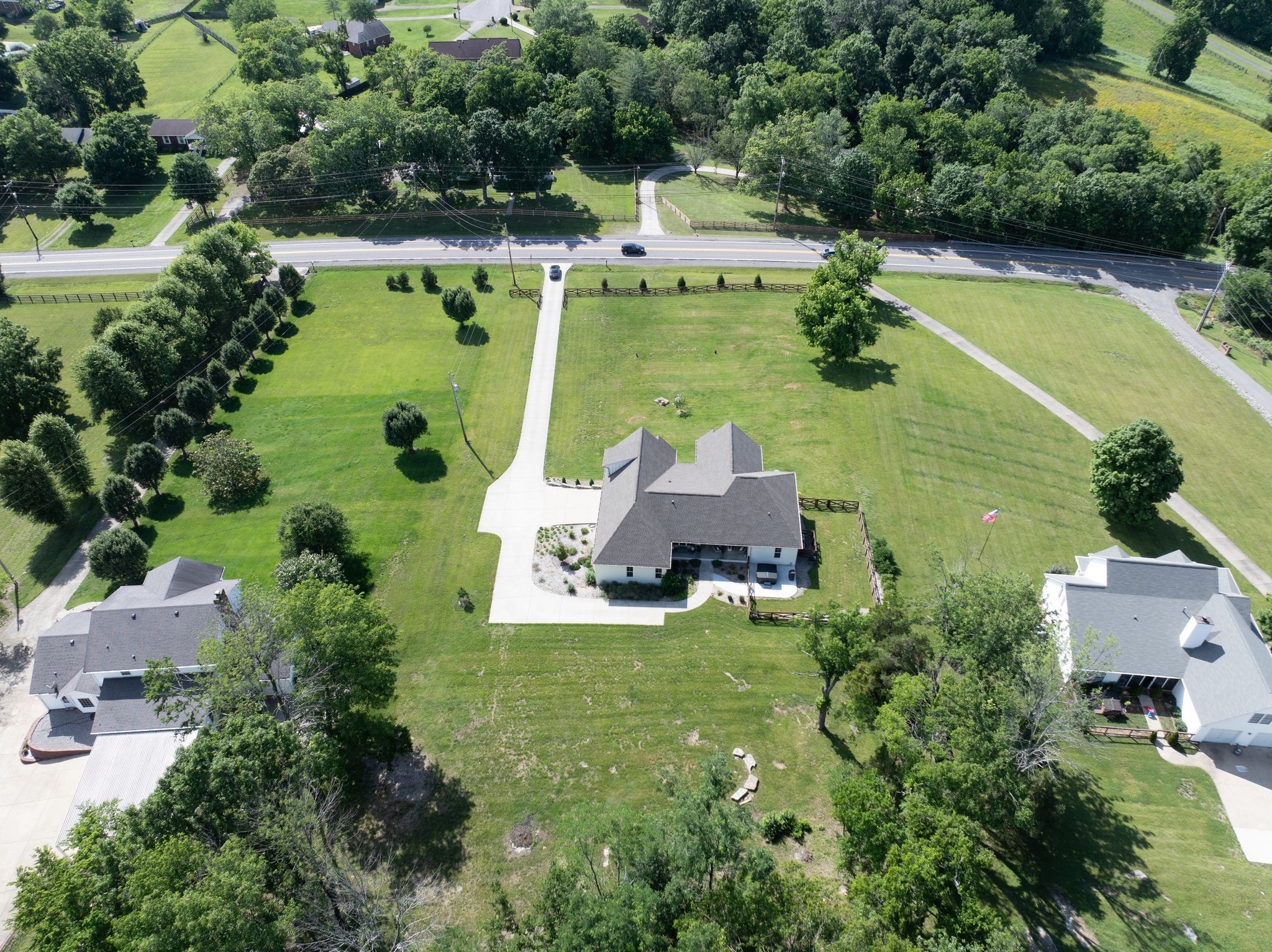 2591 Long Hollow Pike, Hendersonville, TN 37075