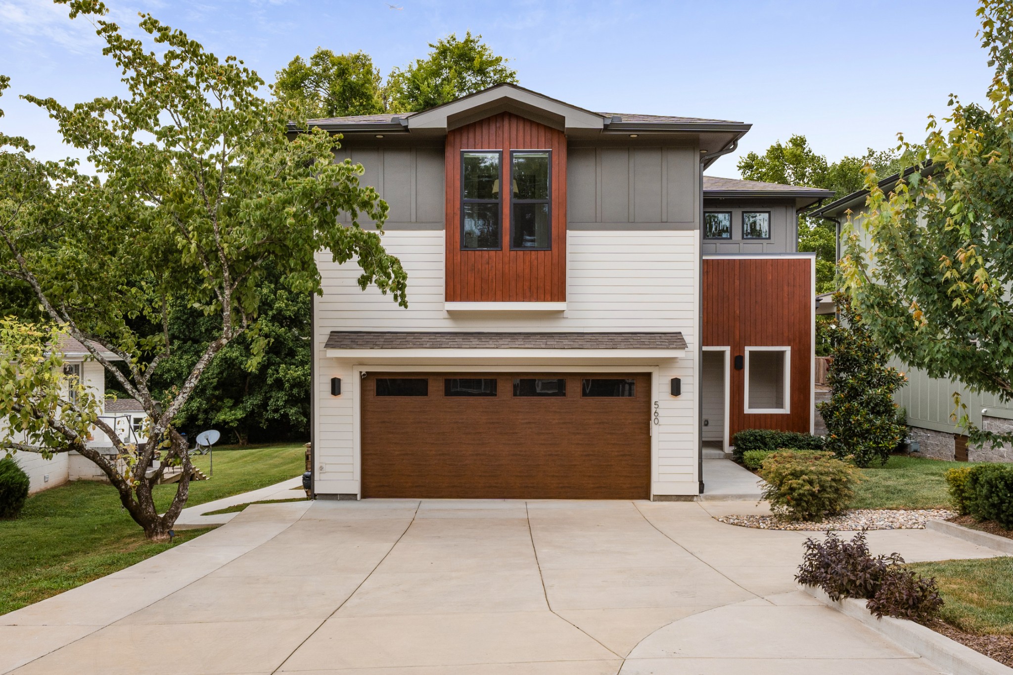 560 Highcrest Dr, Nashville, TN 37211