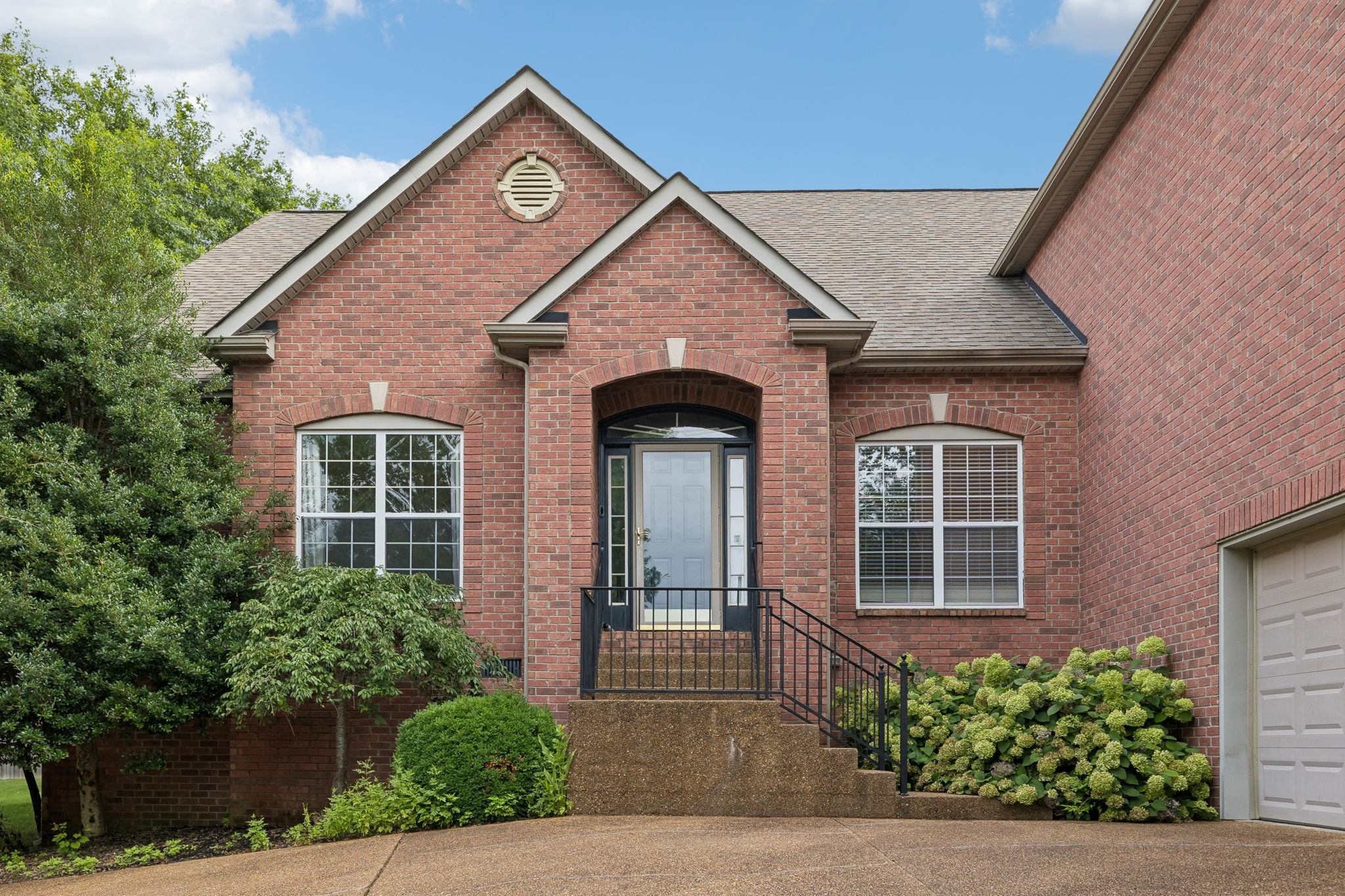 2205 Maple Grove Ln, Nashville, TN 37211