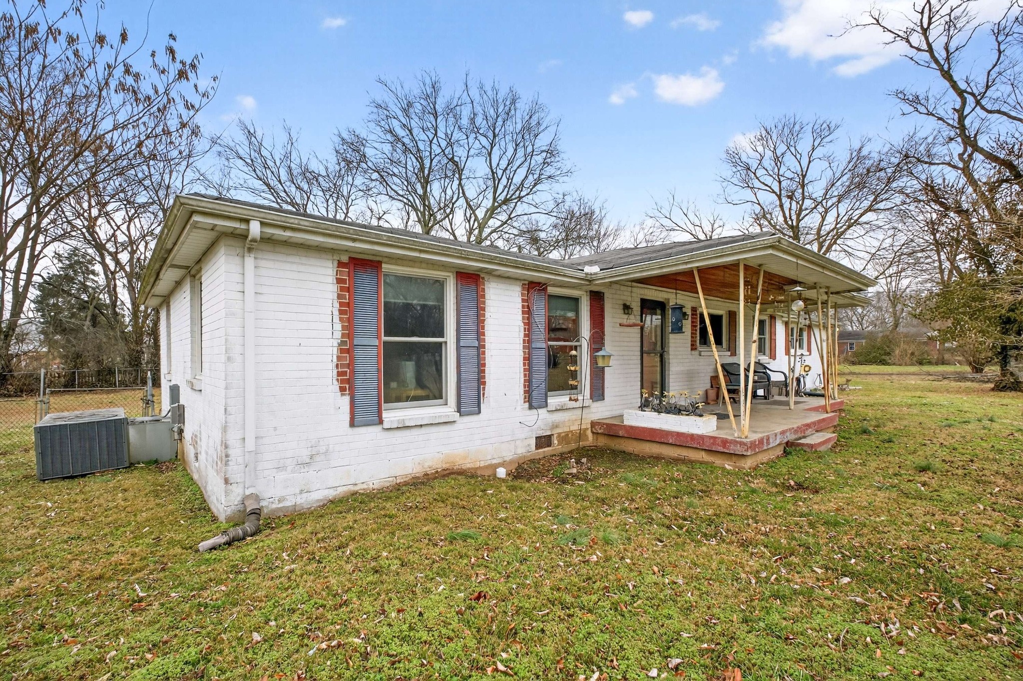 215 Ewing Dr, Nashville, TN 37207