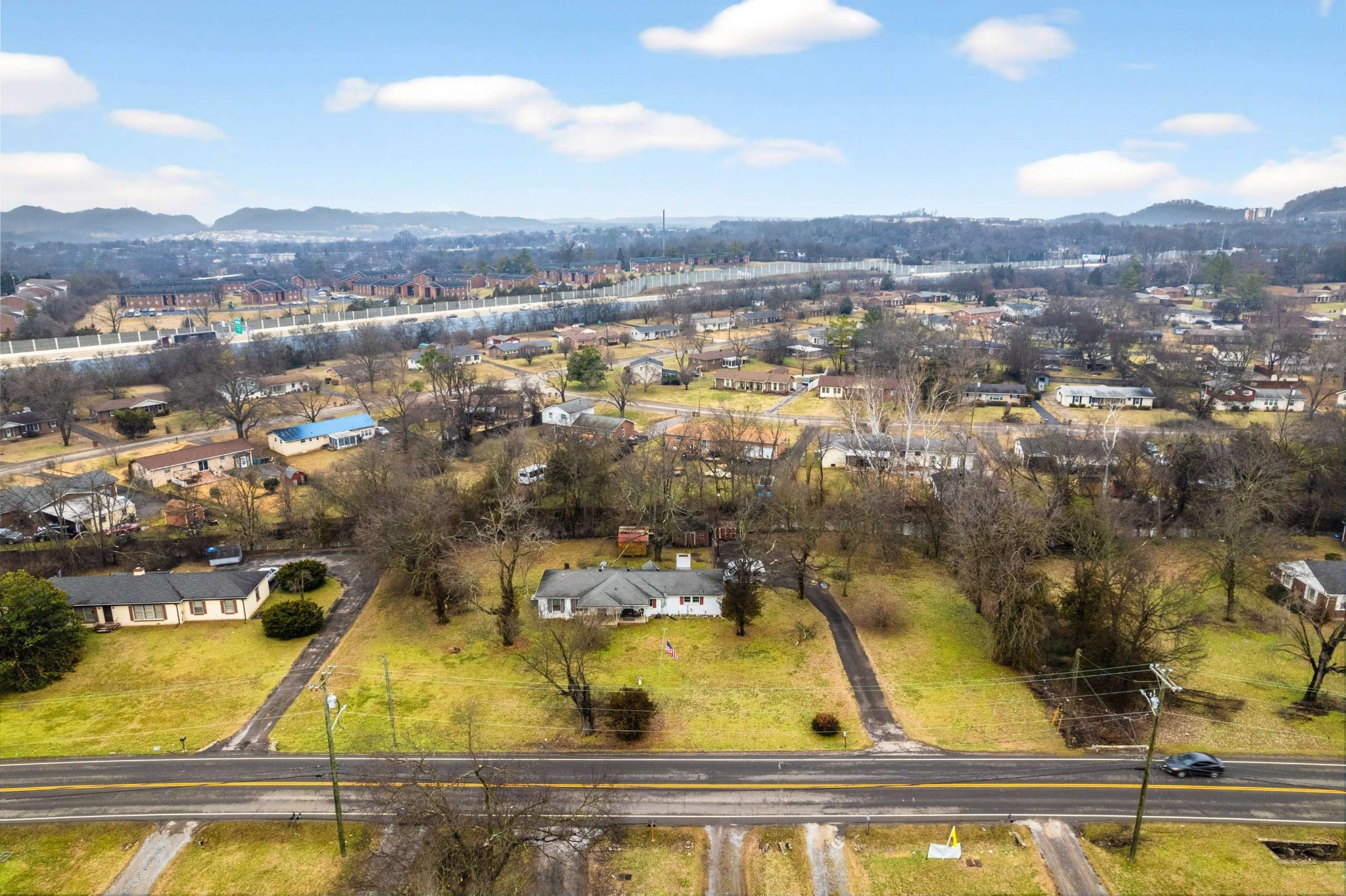 215 Ewing Dr, Nashville, TN 37207