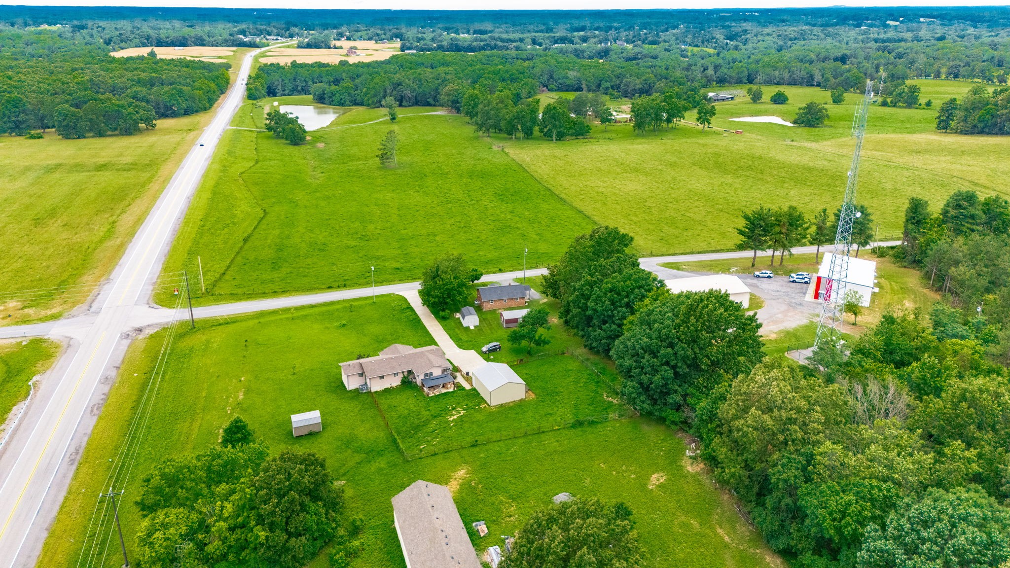 160 Blackey Bandy Rd, Bethpage, TN 37022
