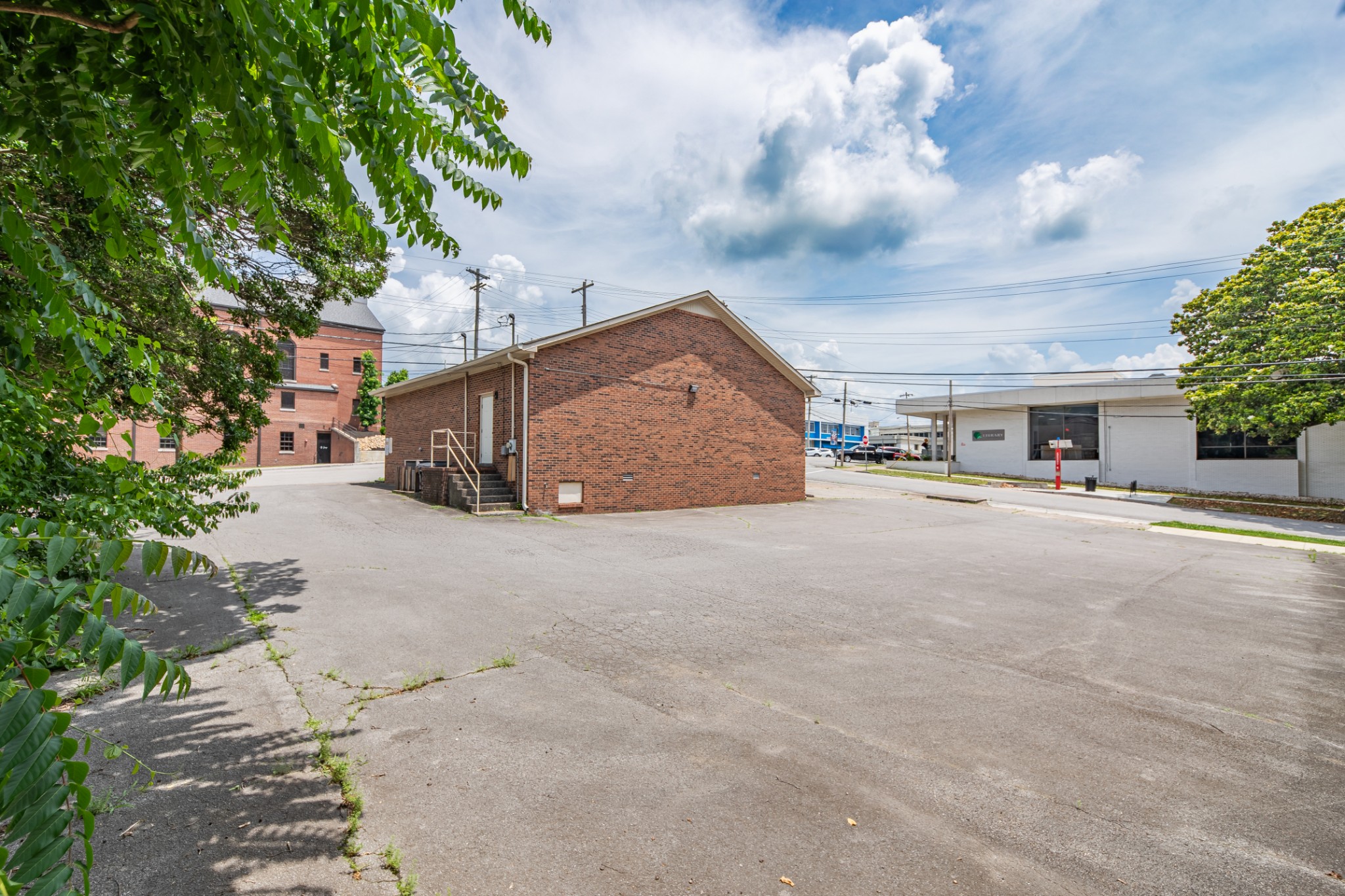 902 S High St, Columbia, TN 38401