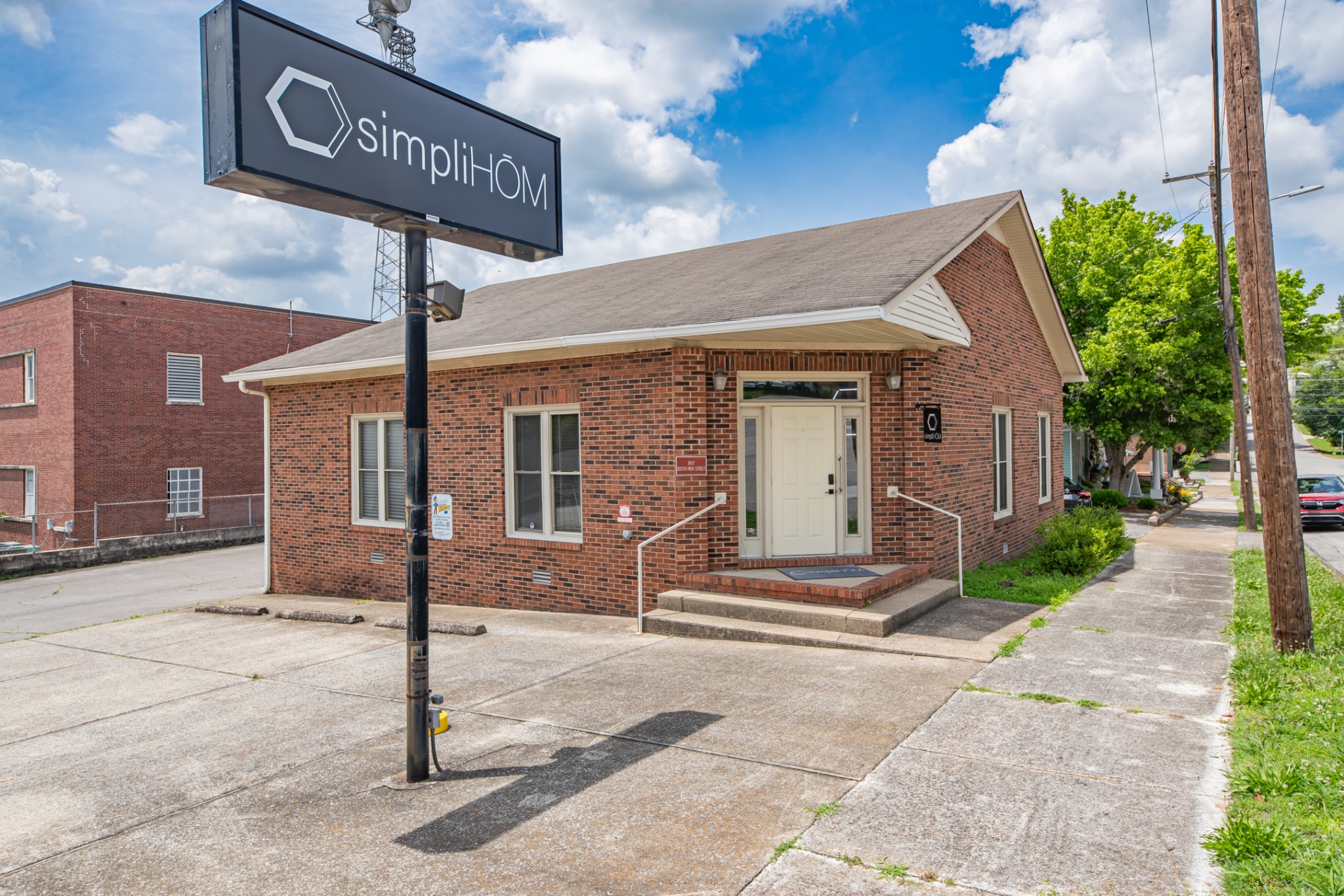 902 S High St, Columbia, TN 38401