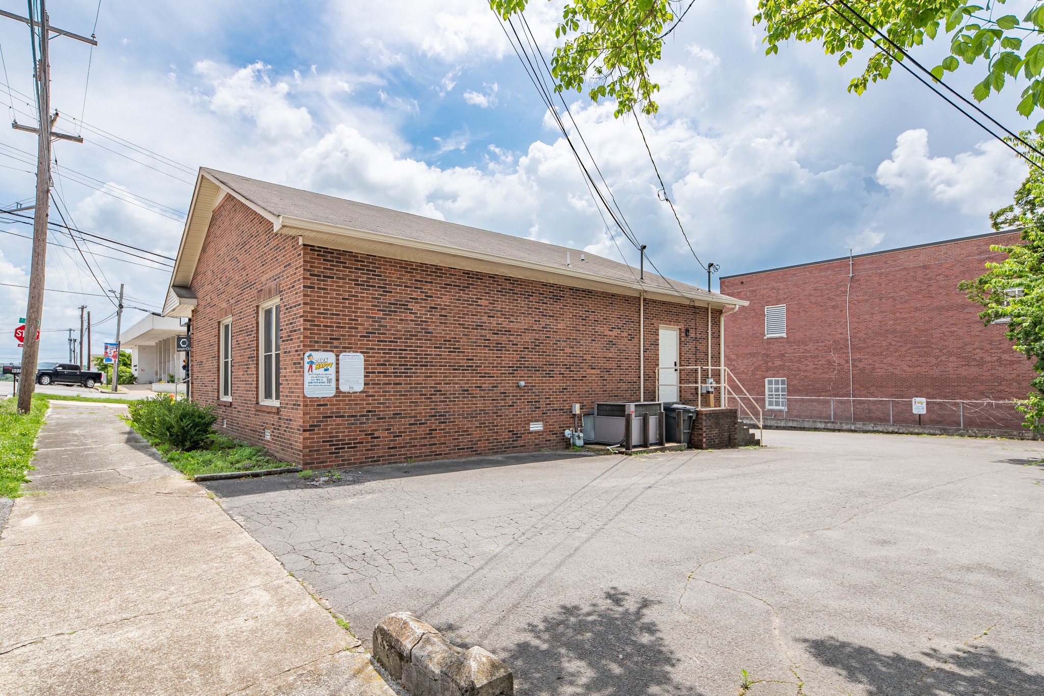 902 S High St, Columbia, TN 38401