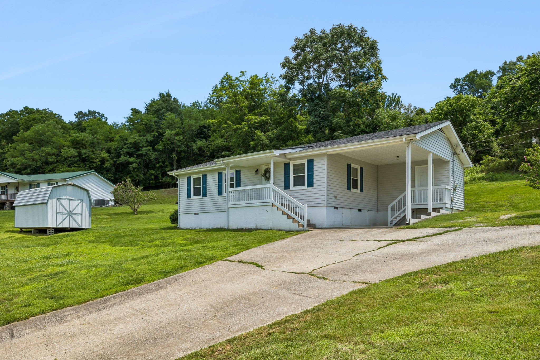 14 Morris Ln, Pleasant Shade, TN 37145