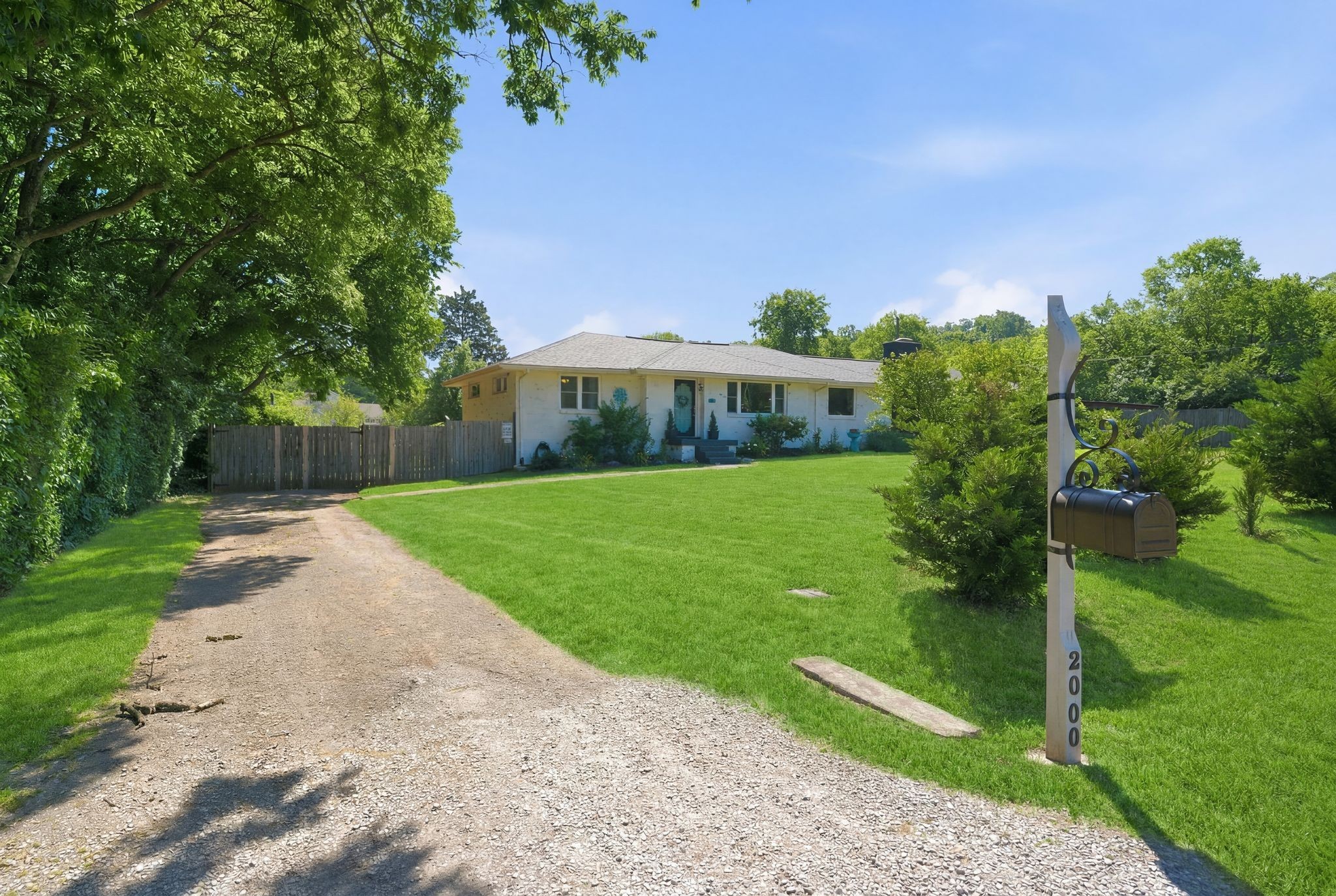 2000 Saint Joseph Dr, Nashville, TN 37218