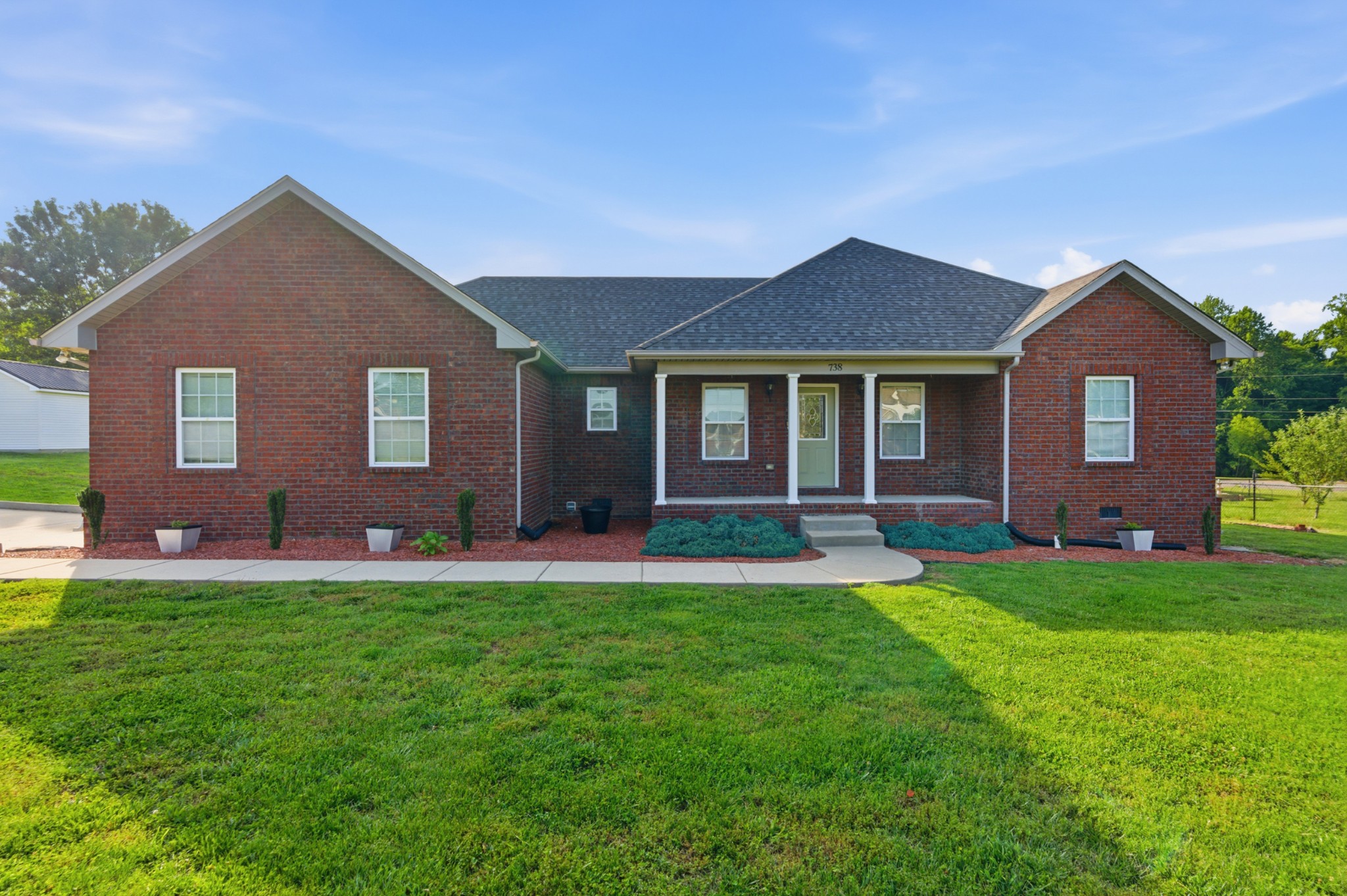 738 Sycamore Dr, Springfield, TN 37172