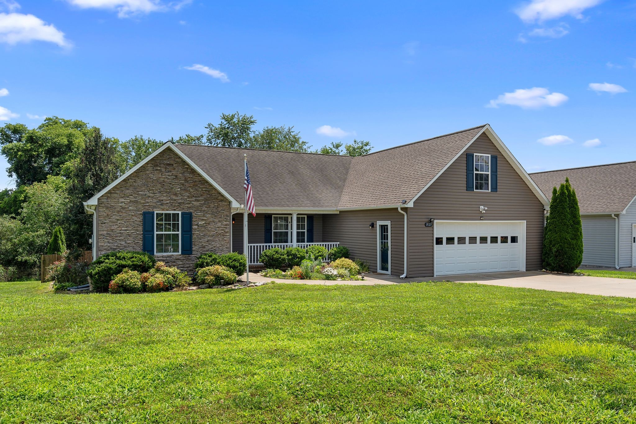 1925 Sheffield Ln, Columbia, TN 38401