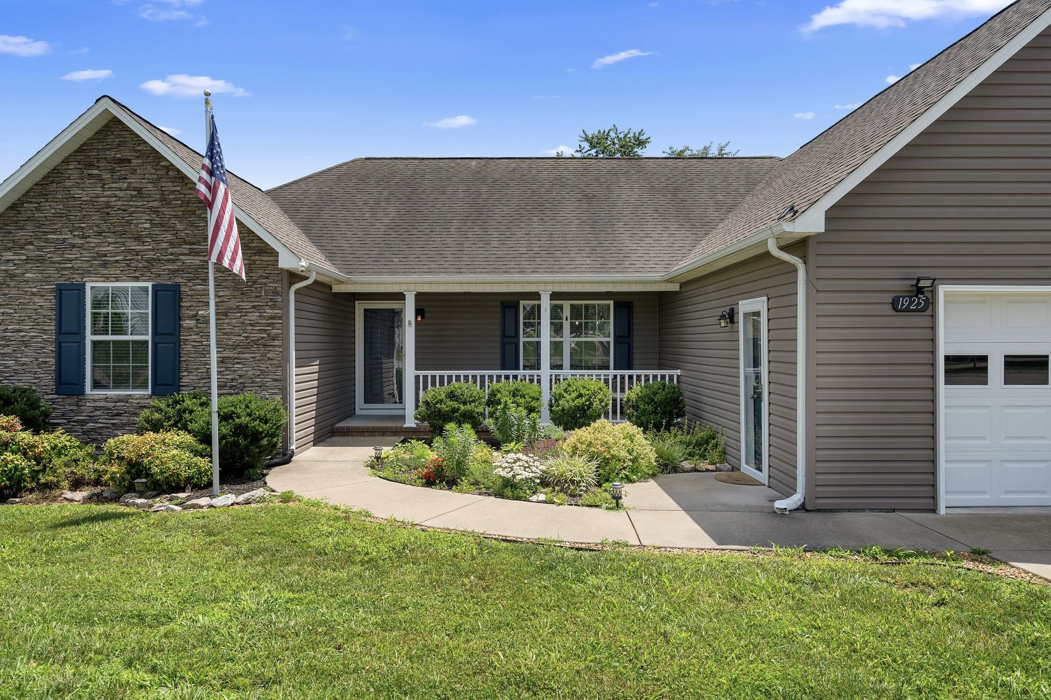 1925 Sheffield Ln, Columbia, TN 38401