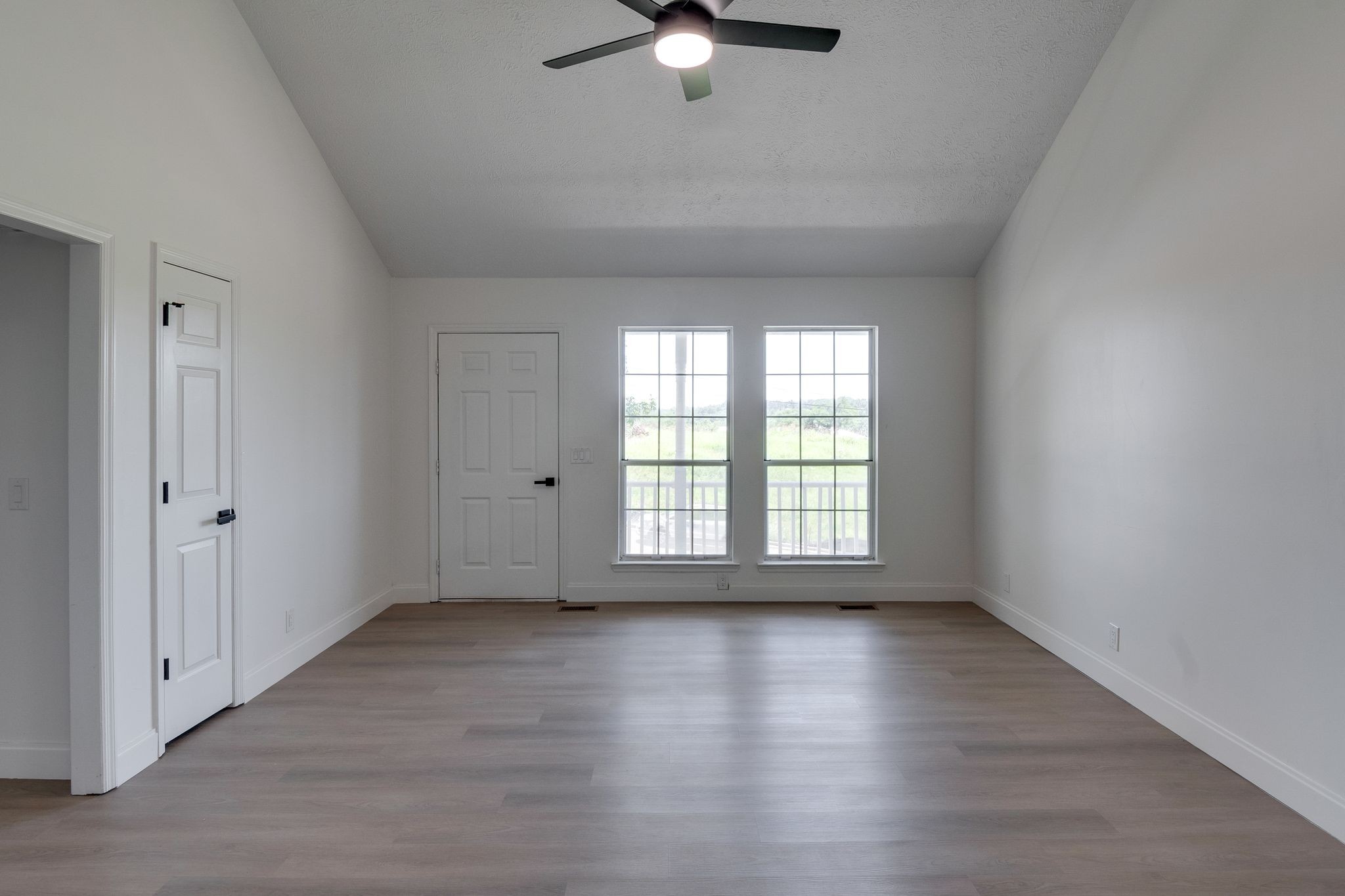870 Reeves Rd, Antioch, TN 37013