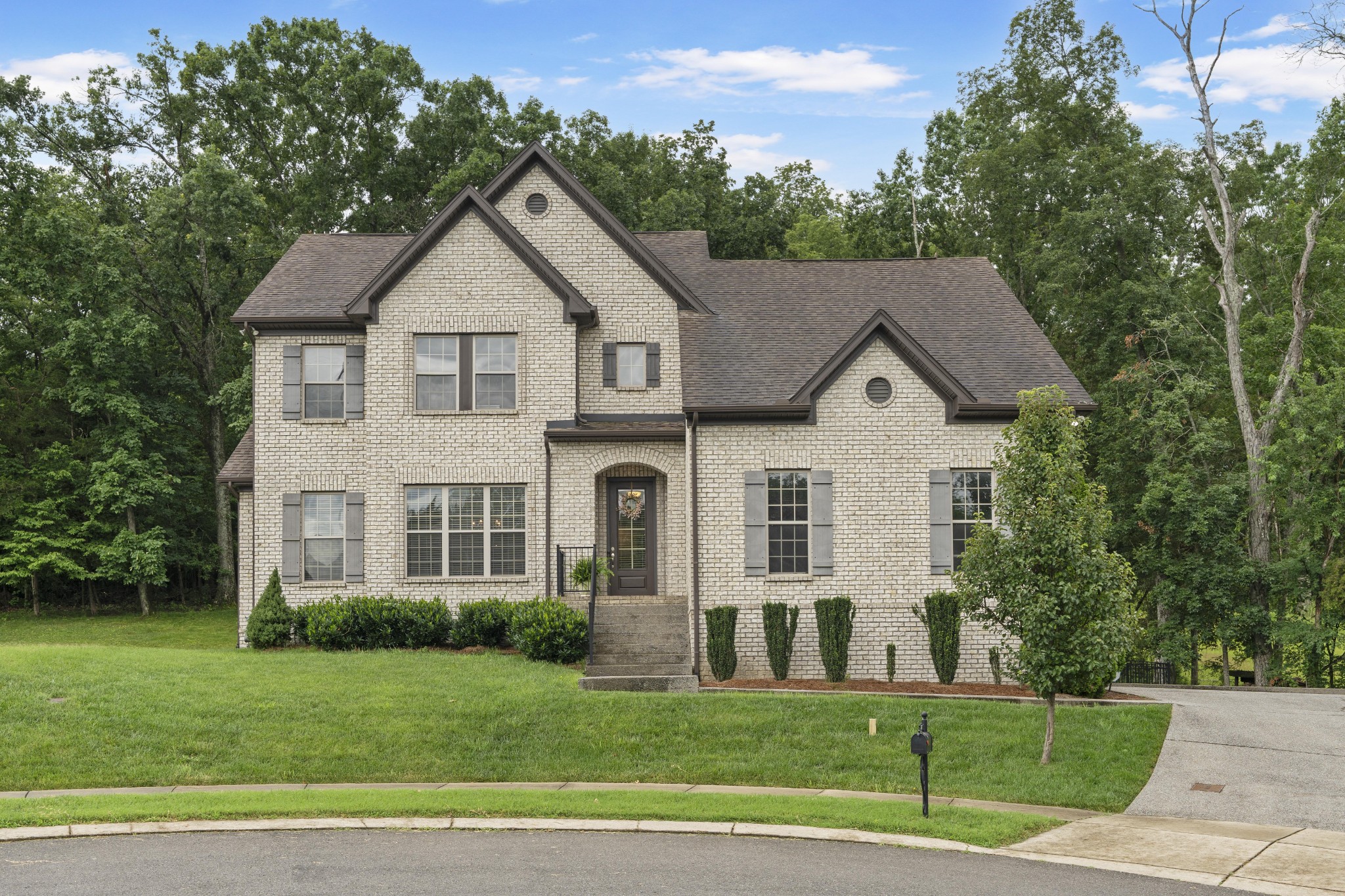 137 Burntash Ln, Hendersonville, TN 37075