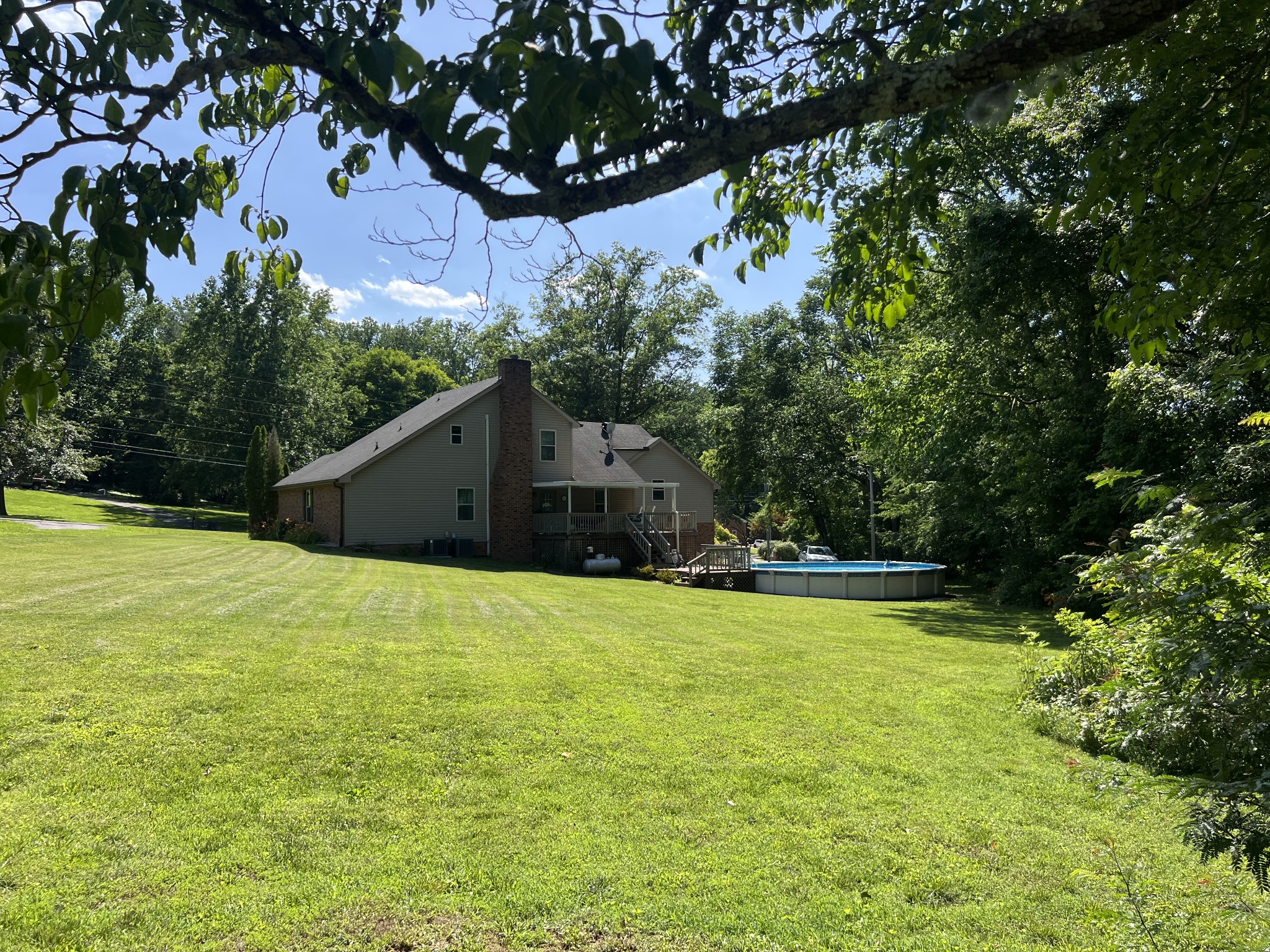 1420 Cantrell Dr, Cottontown, TN 37048