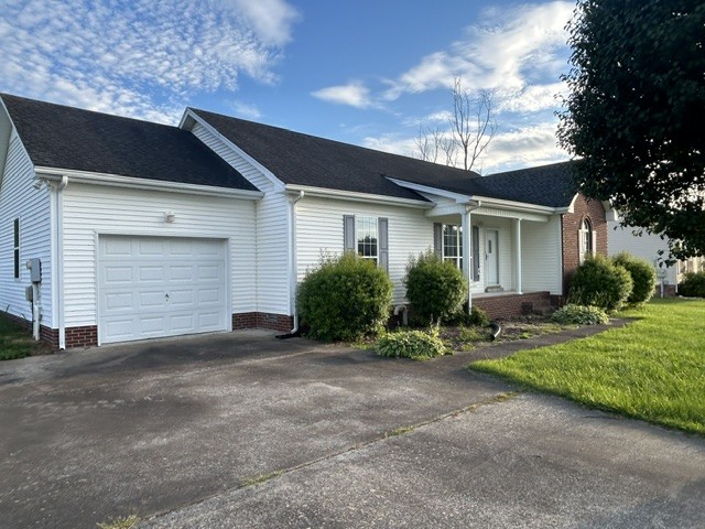 4010 Fleetwood Dr, Westmoreland, TN 37186